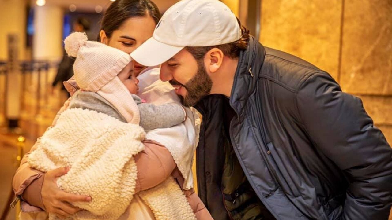 Esposa De Nayib Bukele Envio Romantico Mensaje Al Mandatario Por Su Primer Dia Del Padre Televicentro