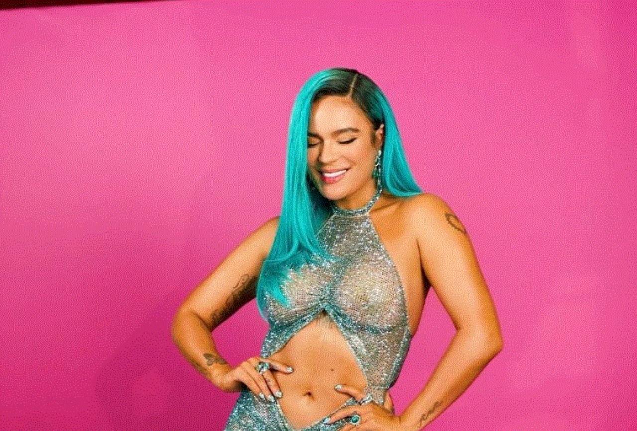 Karol G llegó en vestido transparente a los Billboard Music Awards 2021