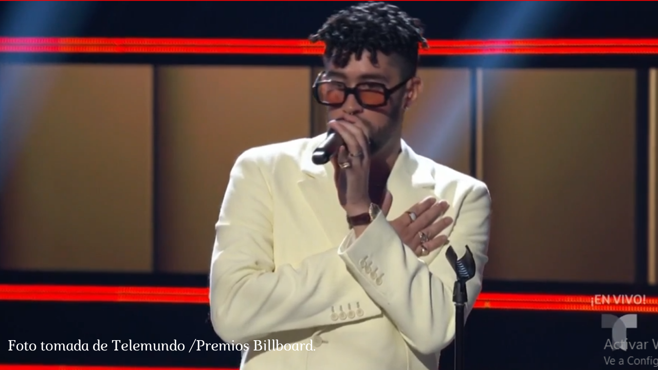 Bad Bunny triunfa en los premios Billboard de la música latina