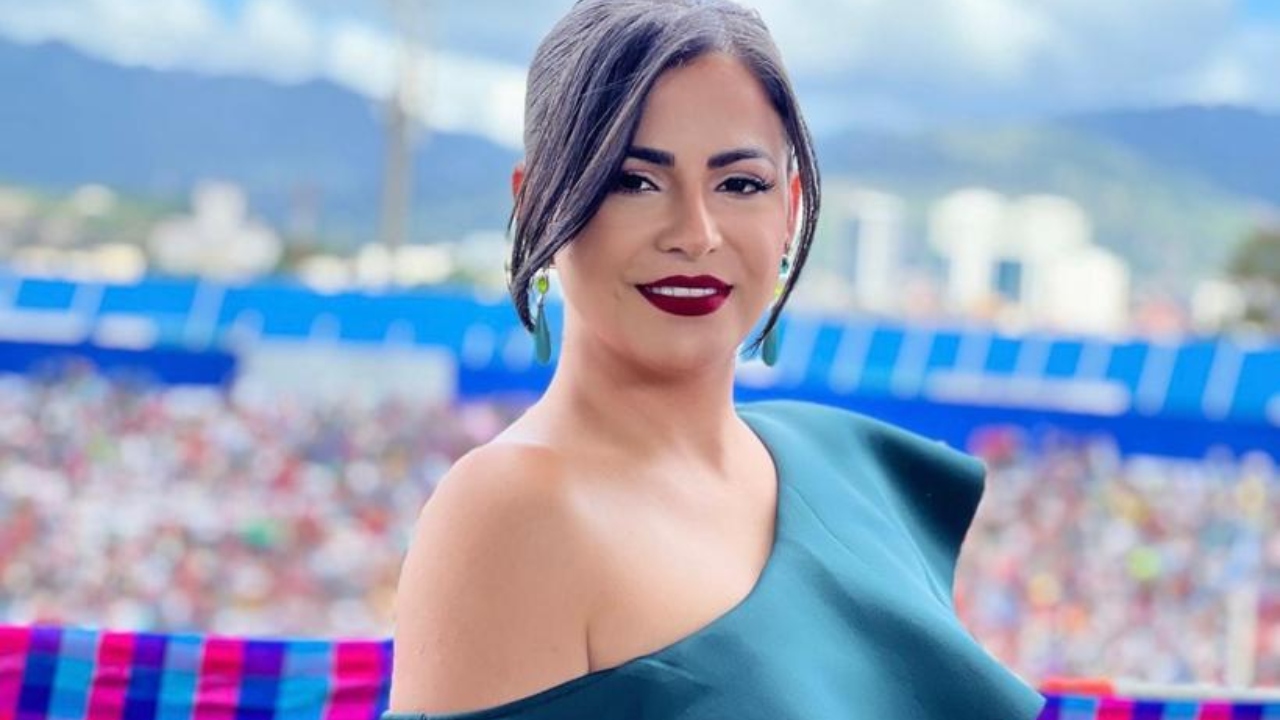Samantha Velásquez muestra sus dotes de canto al ritmo de Selena