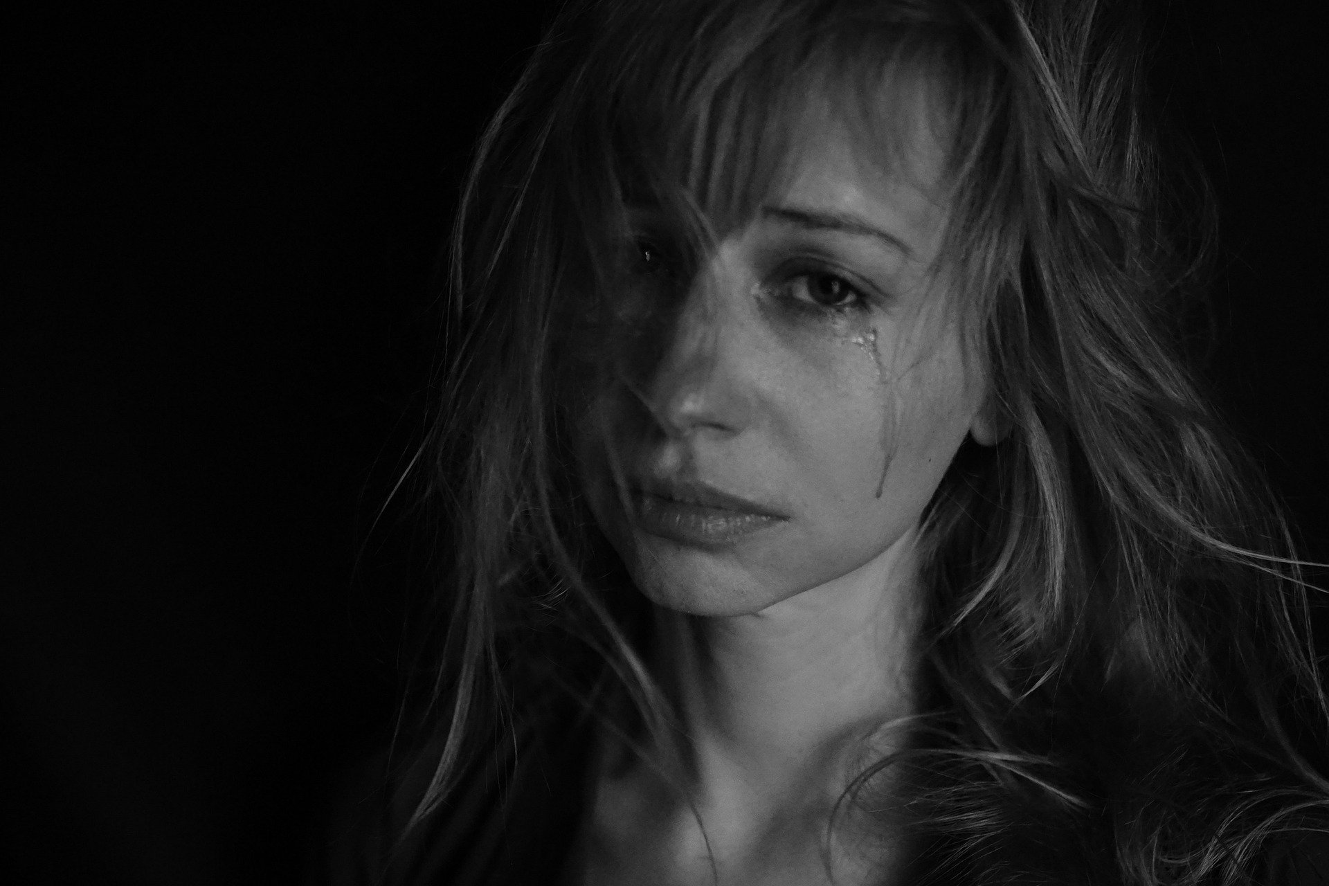 Berinice, looking miserable, after running from home, terrified about what her father woll do to her. Photo Credit: PixaBay20