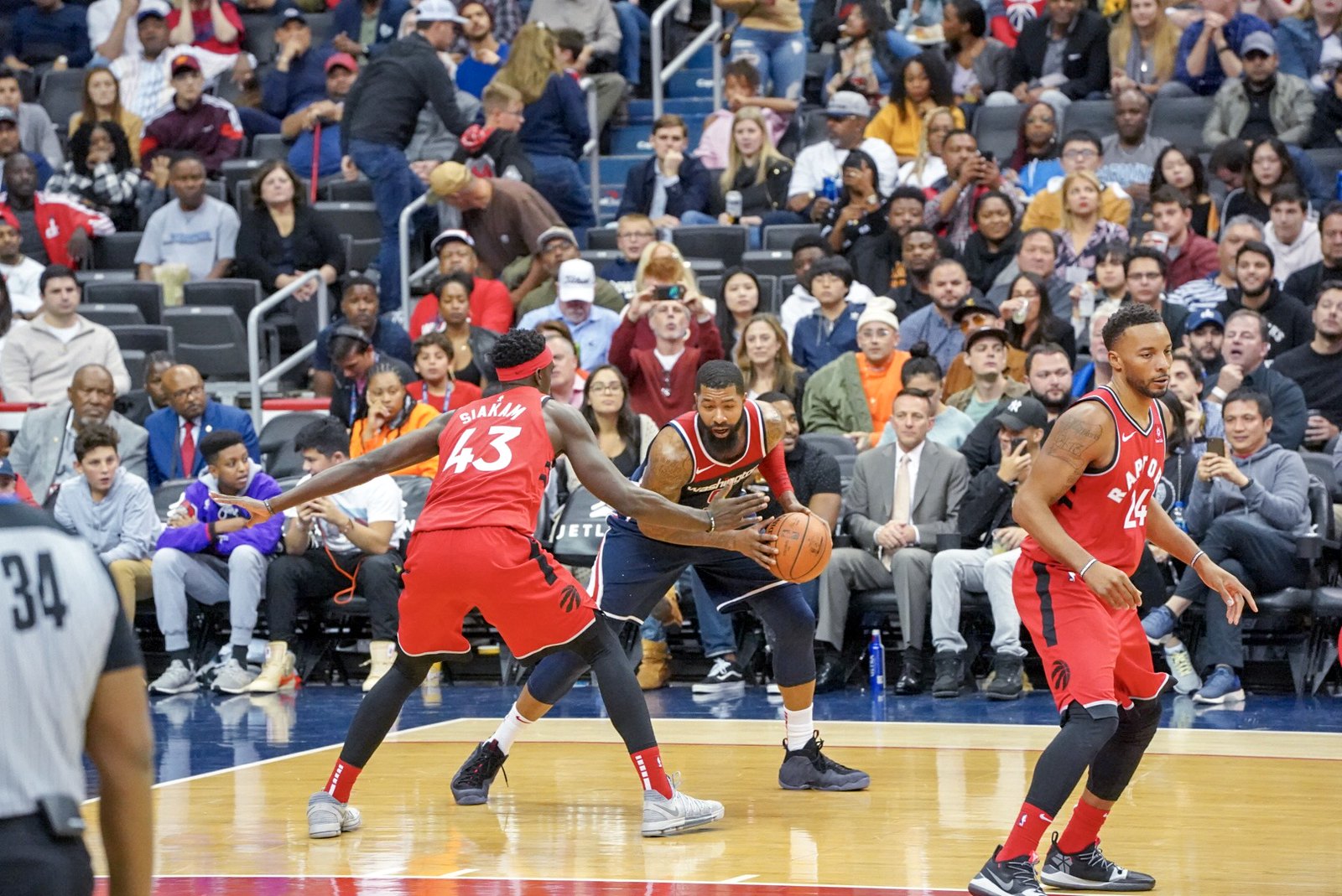 Markieff Morris face à Pascal Siakam (dossard 43) - Flickr&nbsp;CC BY-SA 2.0