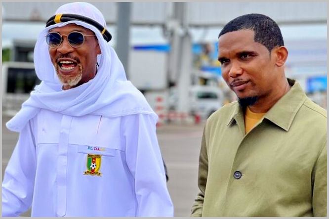 Rigobert Song (à gauche), sélectionneur des Lions indomptables, en compagnie du président de la Fcafoot, Samuel Eto