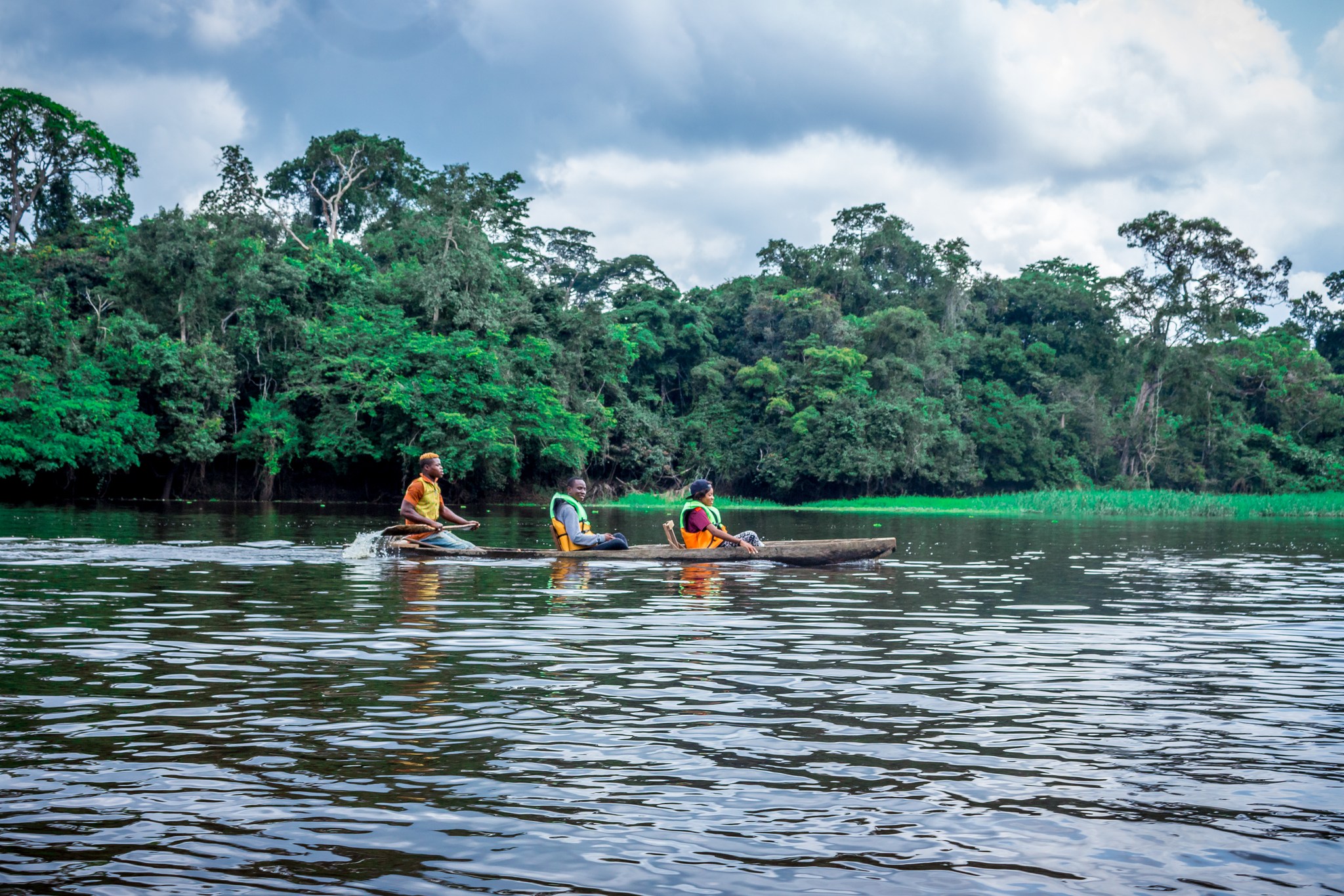 Balade en pirogue à Ebogo près de Yaoundé. Crédit : The Taxi Photographer