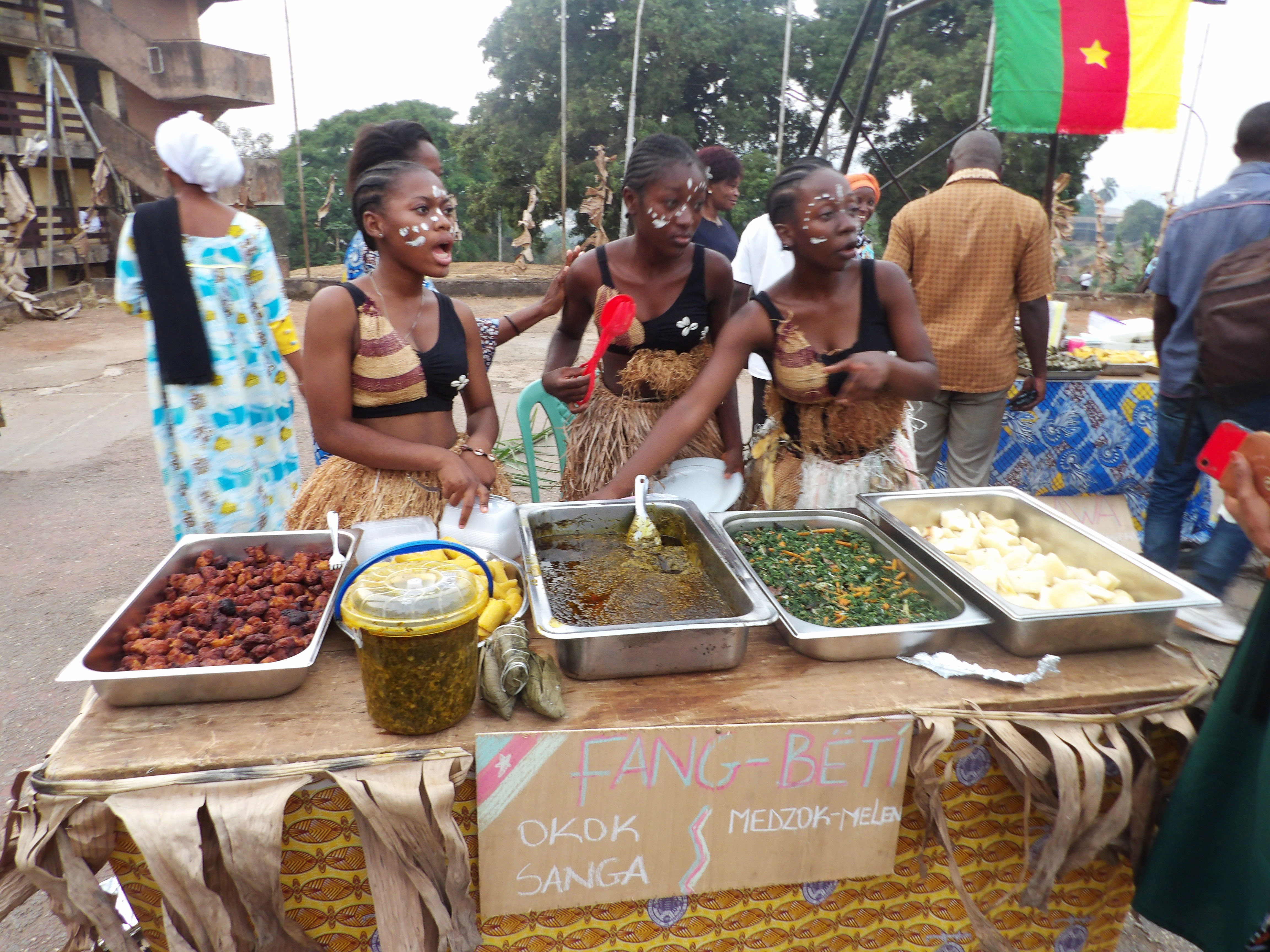 Repas des Fang-Beti. Crédit : Sidoine FEUGUI 