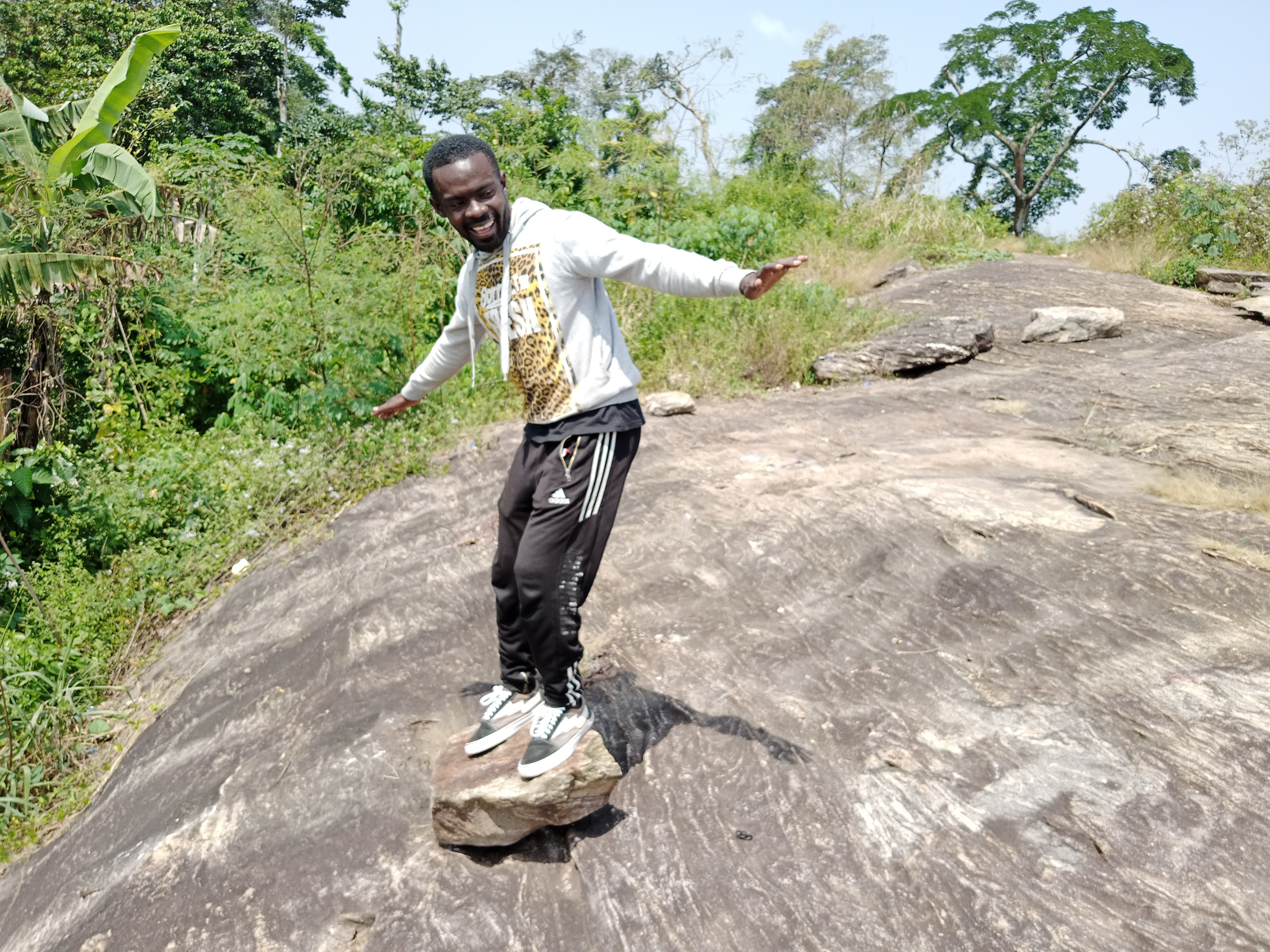 Marc Ndjié au Mont Akok-Ndoué avec le Club Communication de l
