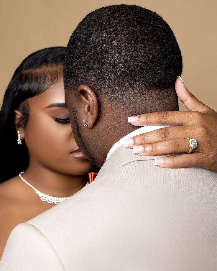 TROIS NUITS AVEC LA FEMME DU BOSS OU IL MEURT chapitre 01