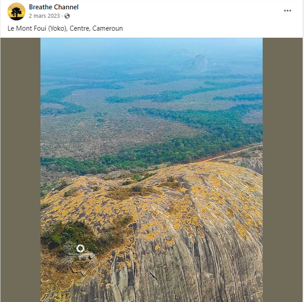 Le Mont Foui est le plus imposant monobloc de granite de la Région du Centre. Il est haut de 250 mètres. Il se trouve à quelques kilomètres sur la route qui va à Yoko, en voie de devenir une artère pour rallier Ngaoundéré.<br>📸 by Breathe Channel