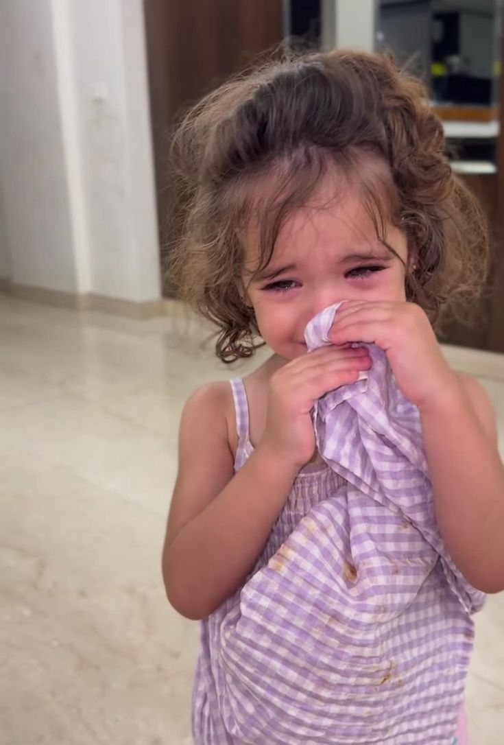 LE MARI DE MA MÈRE ET SON AMI - CHAPITRE 25 : Katy pleure sa mère et est inconsolable