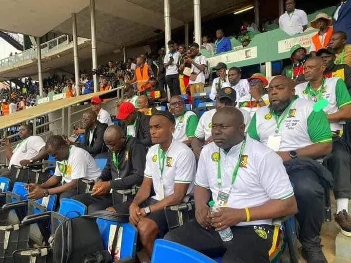 Joachim Mununga assistant de Marc Brys dans les tribunes&nbsp;