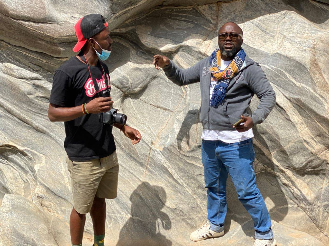 Simon Touwe et Valery Ndongo aux gorges de Kola de Guider. Crédit : Simon Touwe (Avec autorisation)