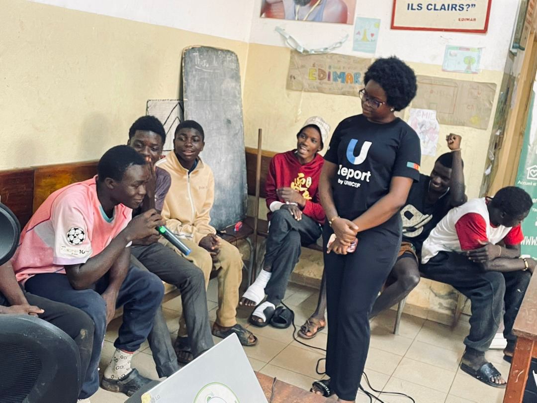 Discussions entre les enfants et les U-Reporters Crédit : Françoise Enono