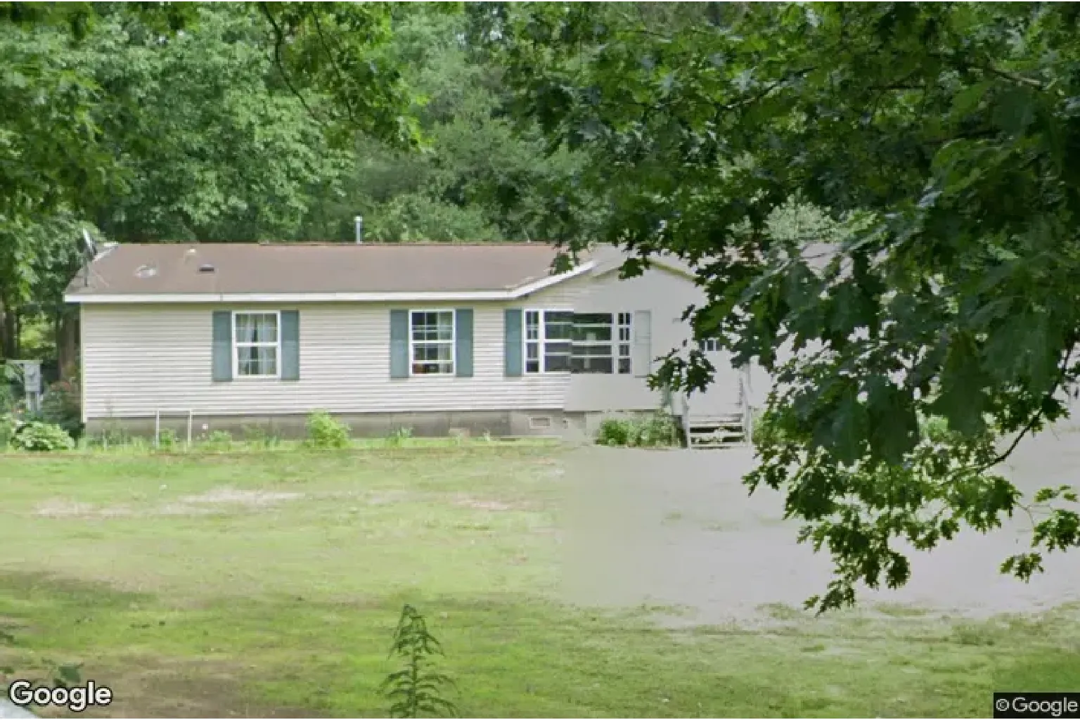 143 Sugar River Dr, Claremont, NH 03743 | BlueBid