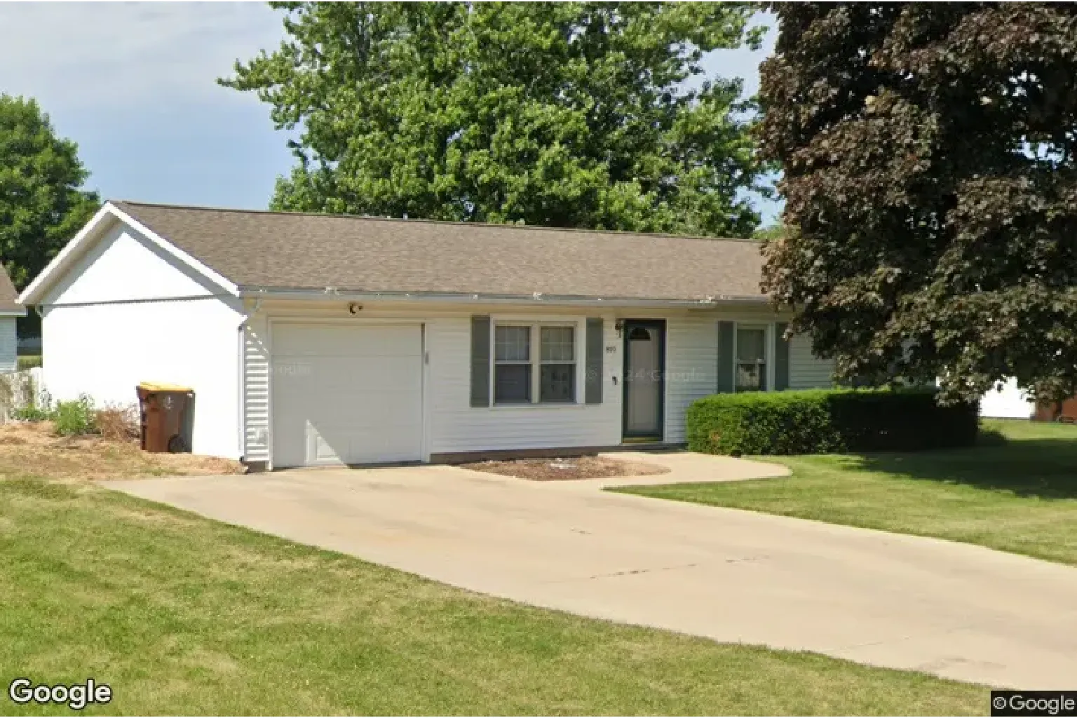 810 Peggy Sue Dr, Lena, IL 61048 | BlueBid