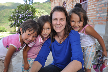 Jen with a beautiful group of girls she befriended in Colombia Jen with a beautiful group of girls she befriended in Colombia