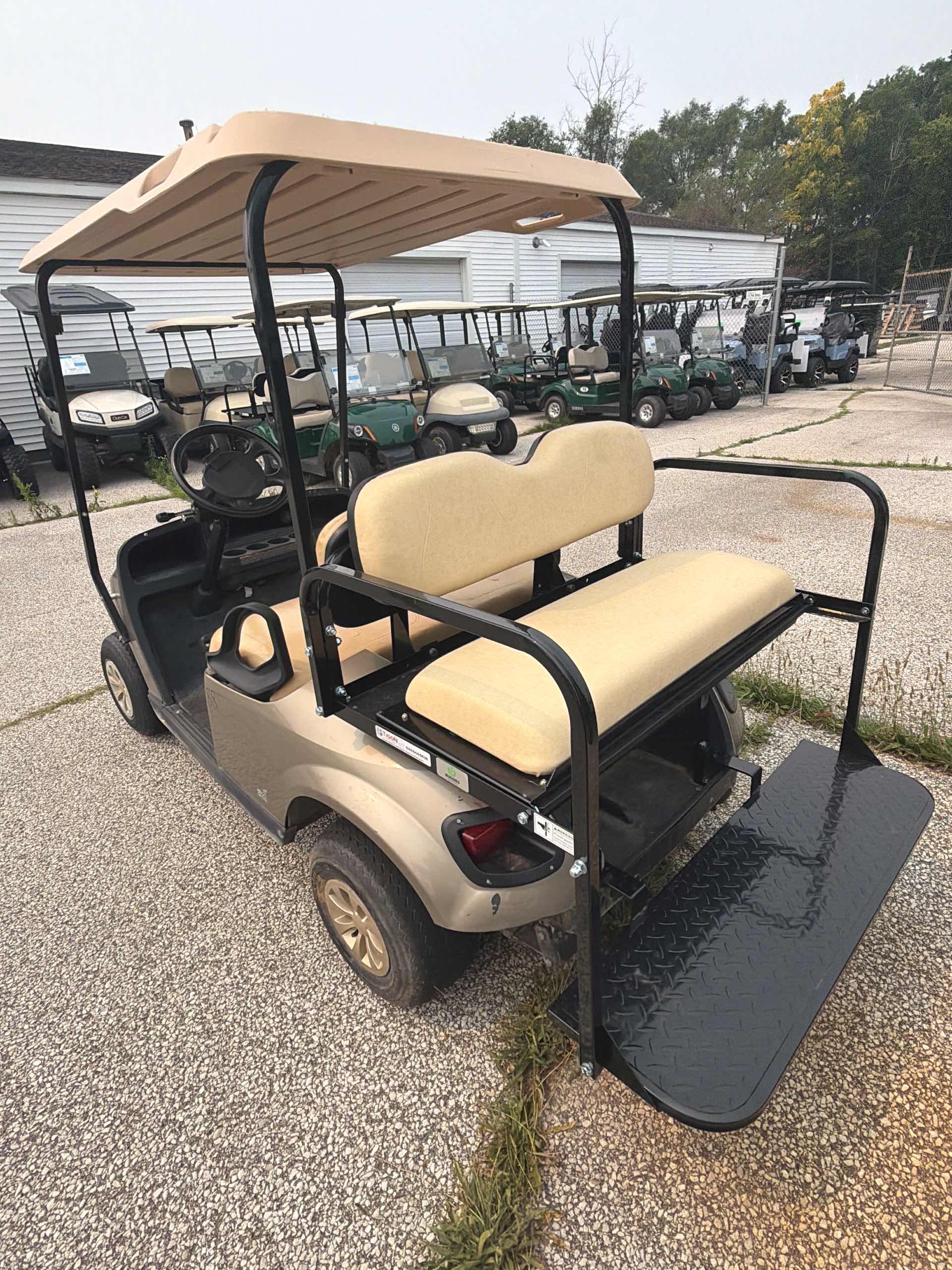 2021 EZGO TXT Champane image 3
