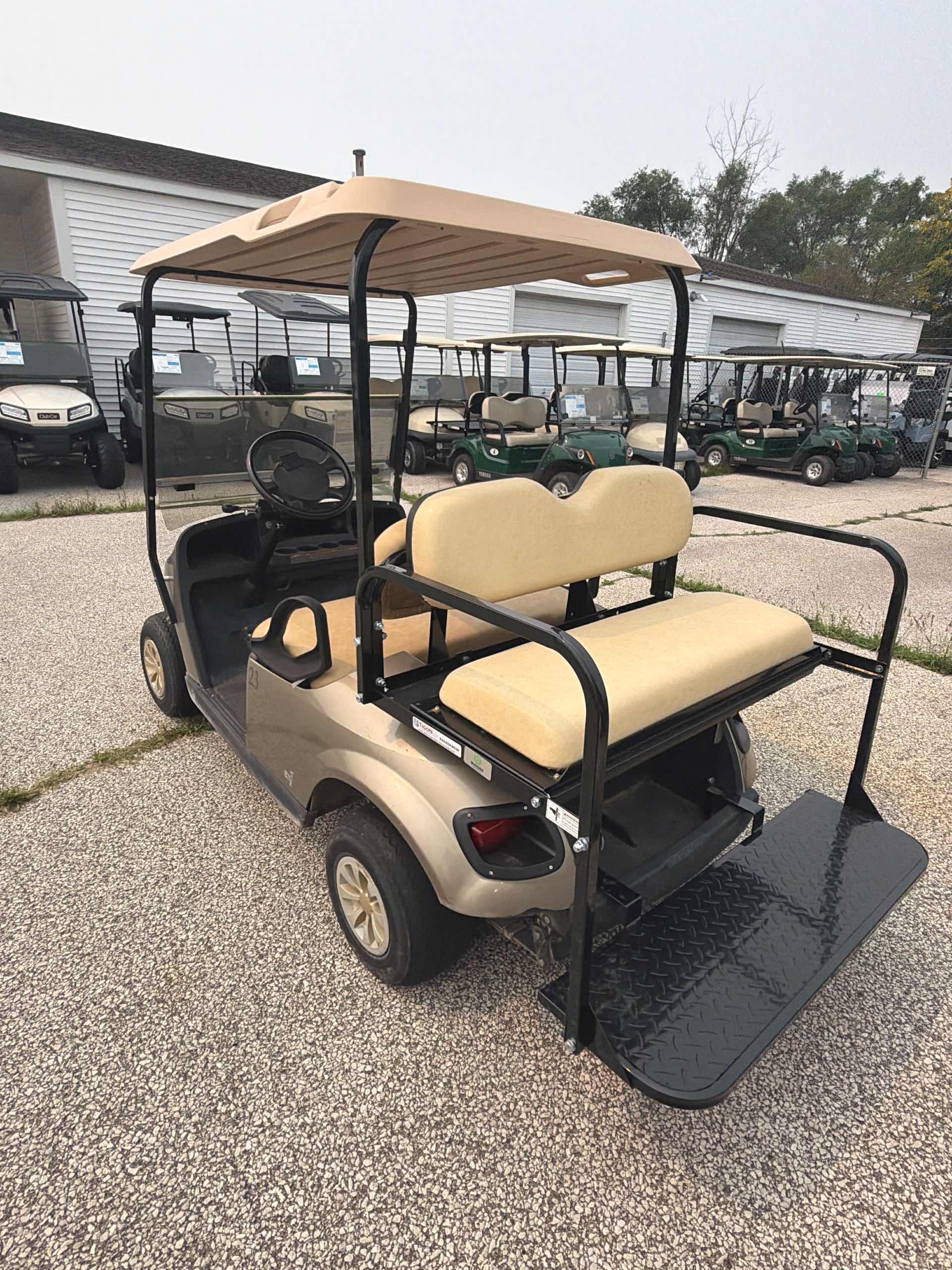 2021 EZGO TXT Champane image 3