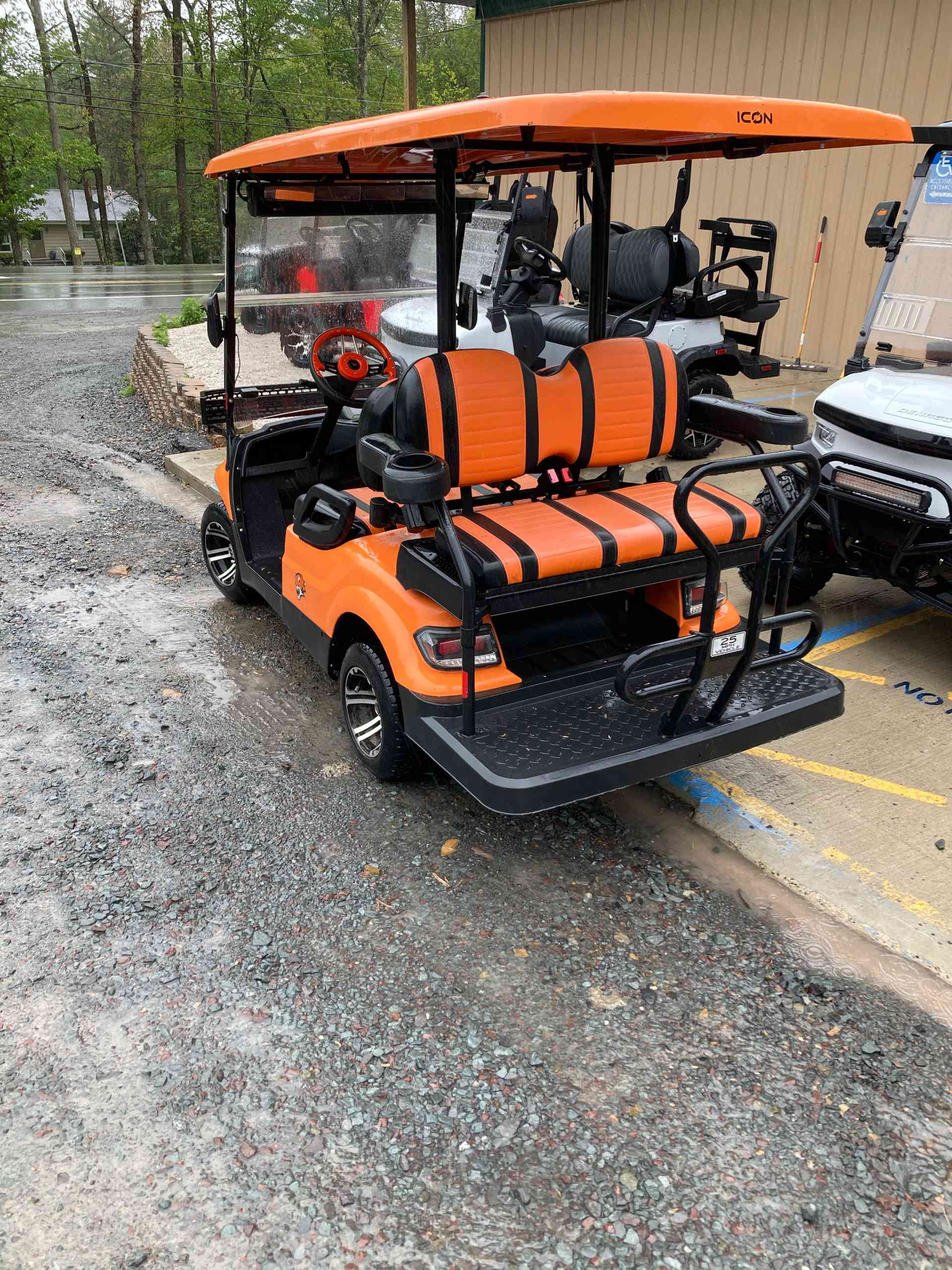 2021 Icon i40 orange image 3