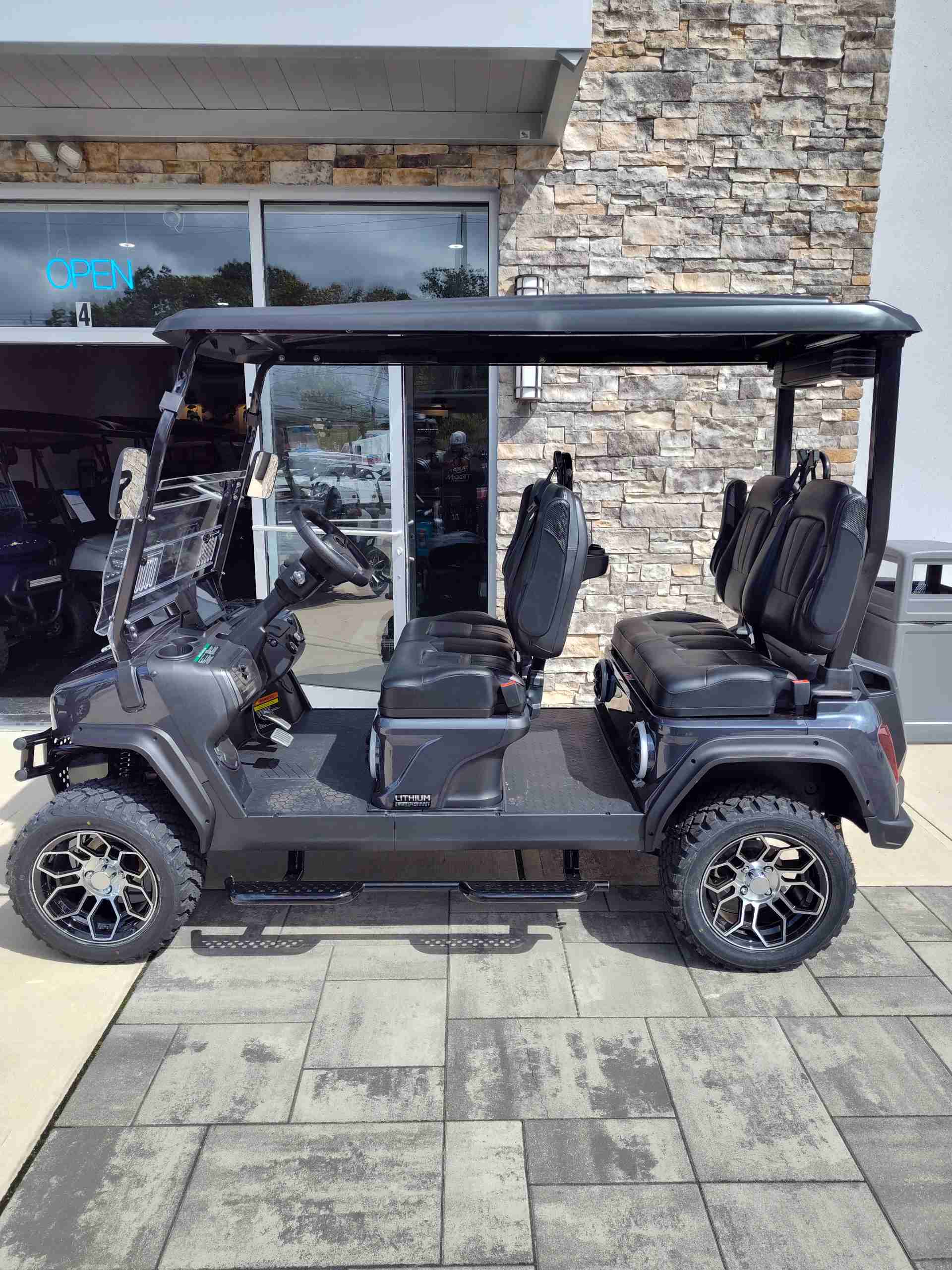 2027 Evolution D5 Maverick 4 PLUS Arctic Gray image 2
