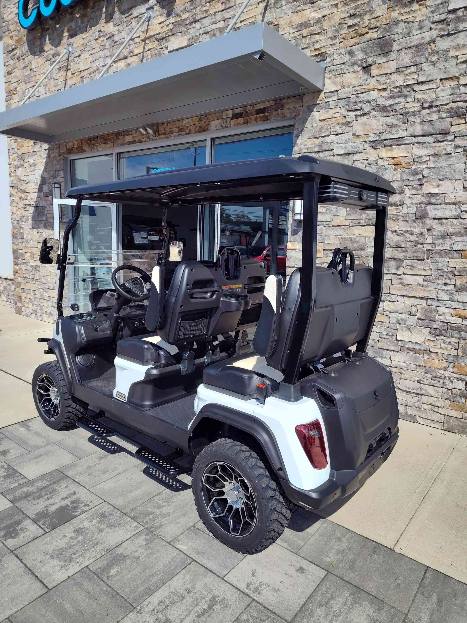 2027 Evolution D5 Maverick 4 PLUS White image 3