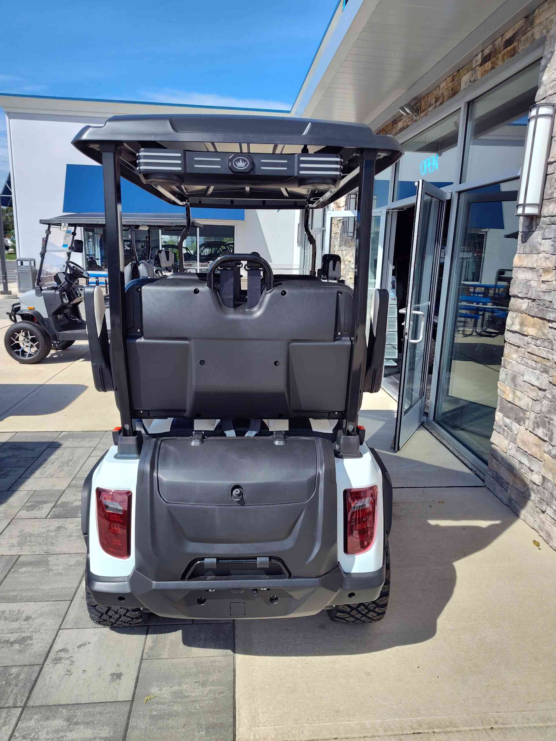 2027 Evolution D5 Maverick 4 PLUS White image 4
