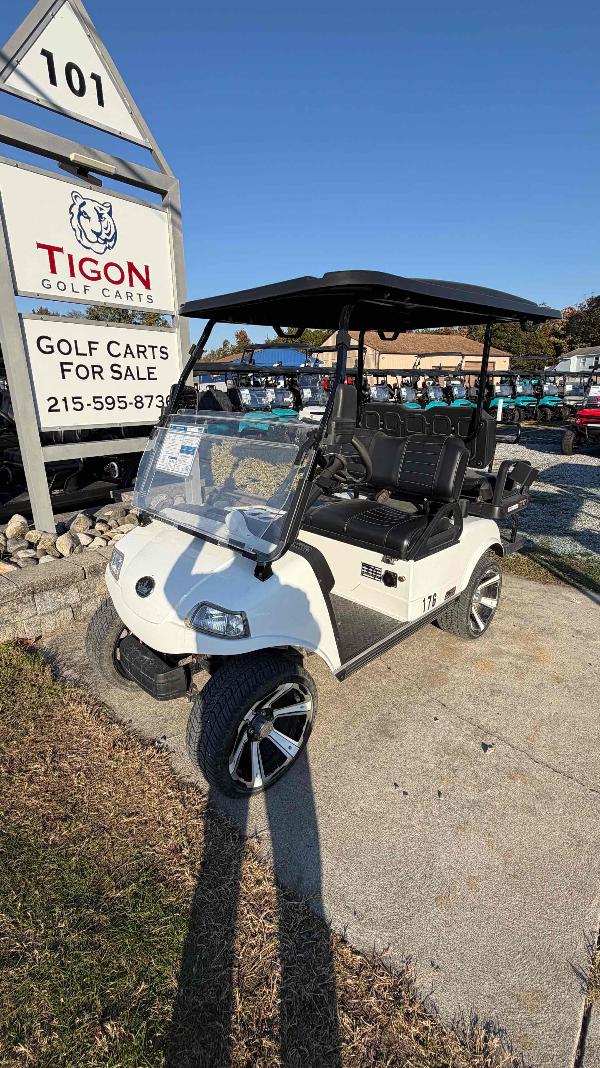 2023 Evolution Classic 4 PLUS in White Golf Cart
