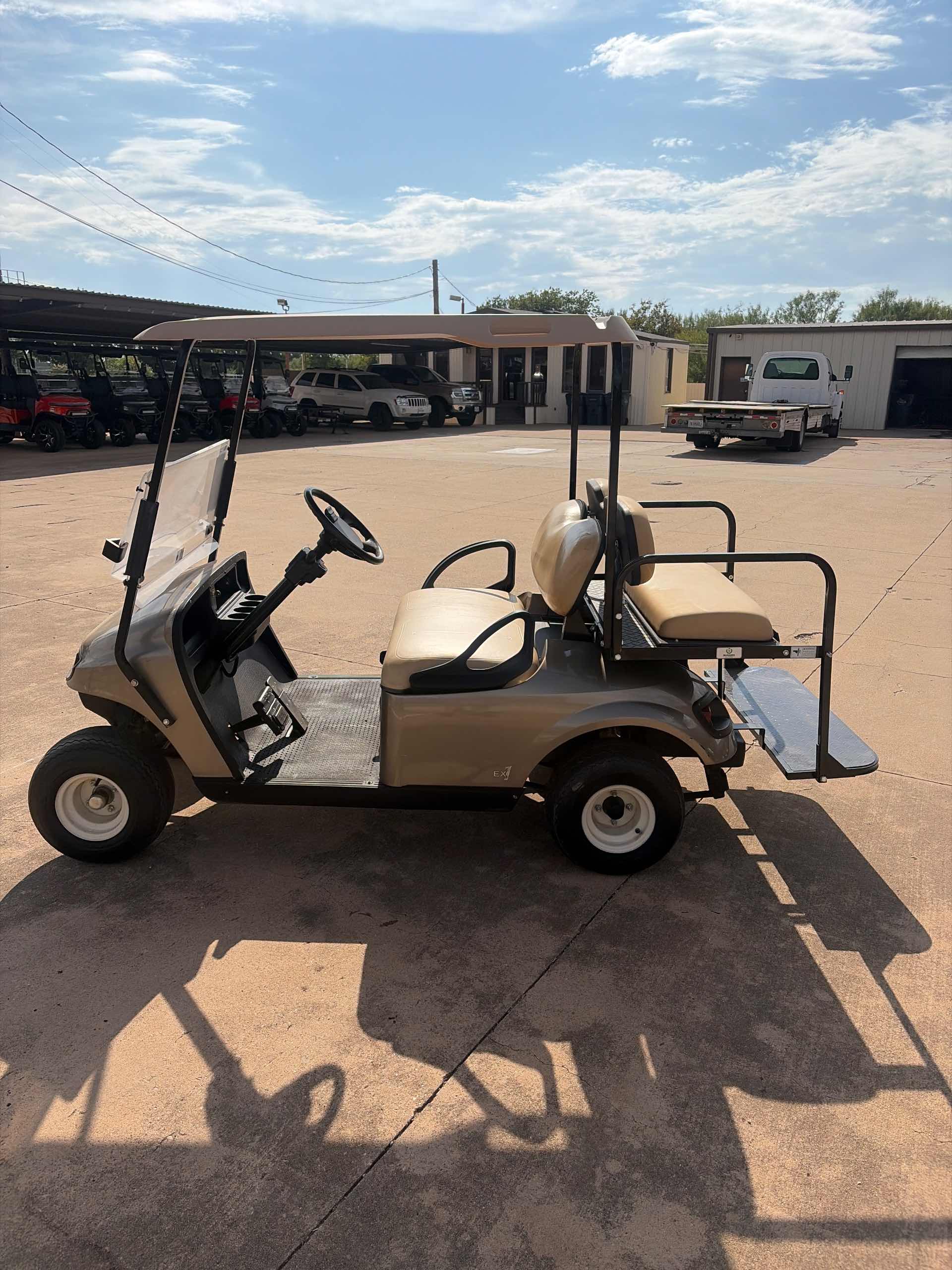 2021 EZGO TXT Champane image 2