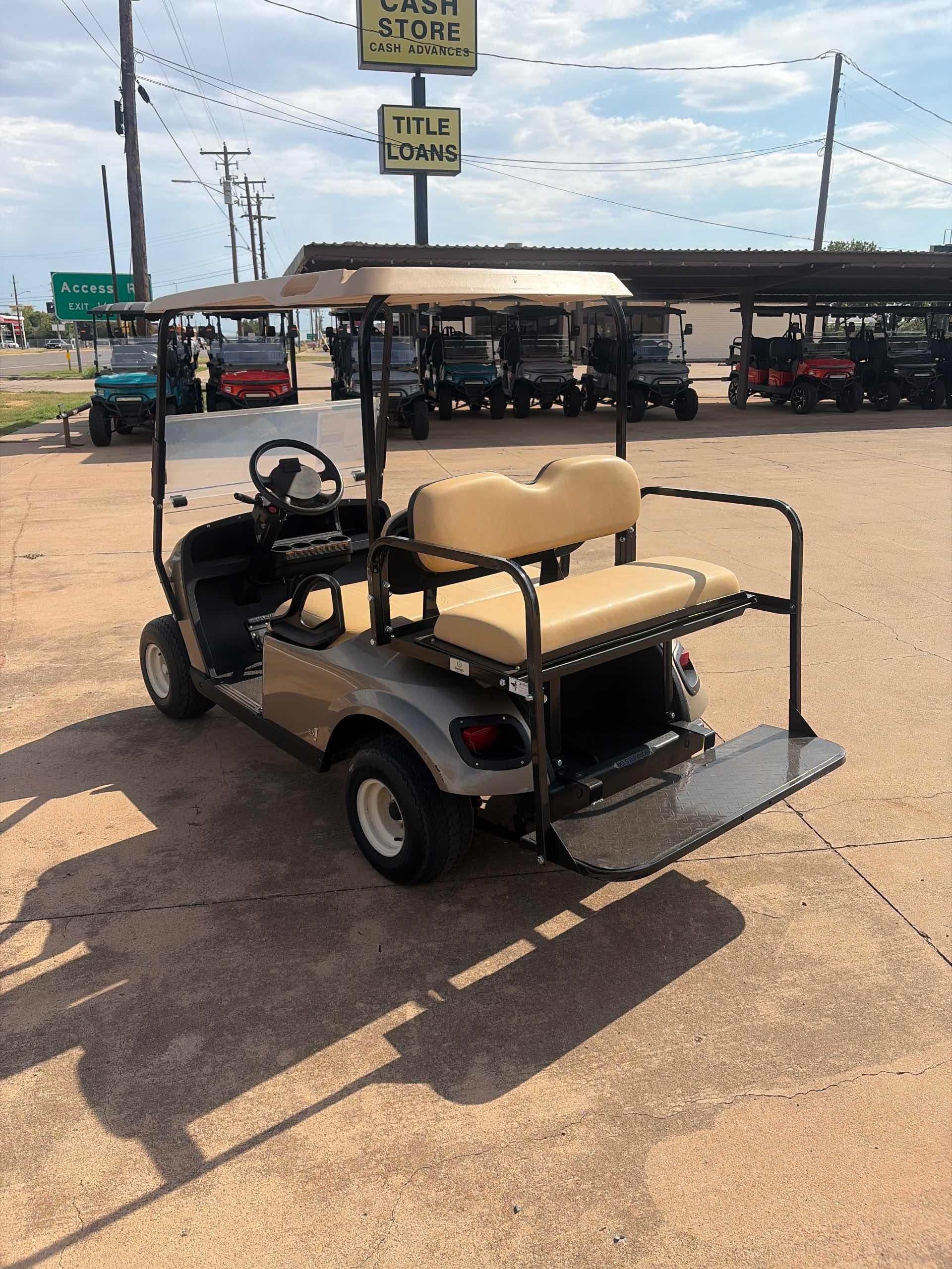 2021 EZGO TXT Champane image 3