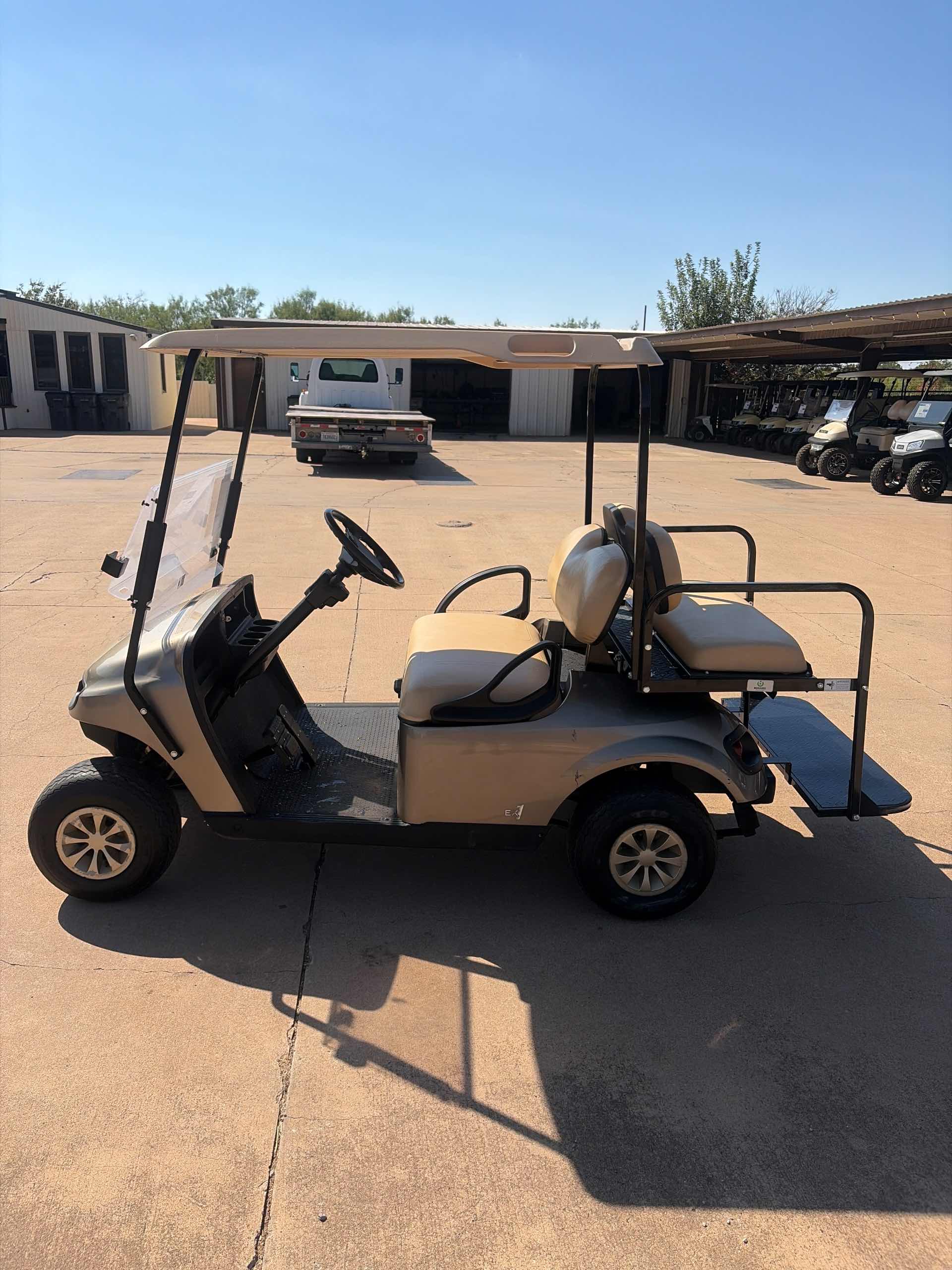 2021 EZGO TXT Champane image 2