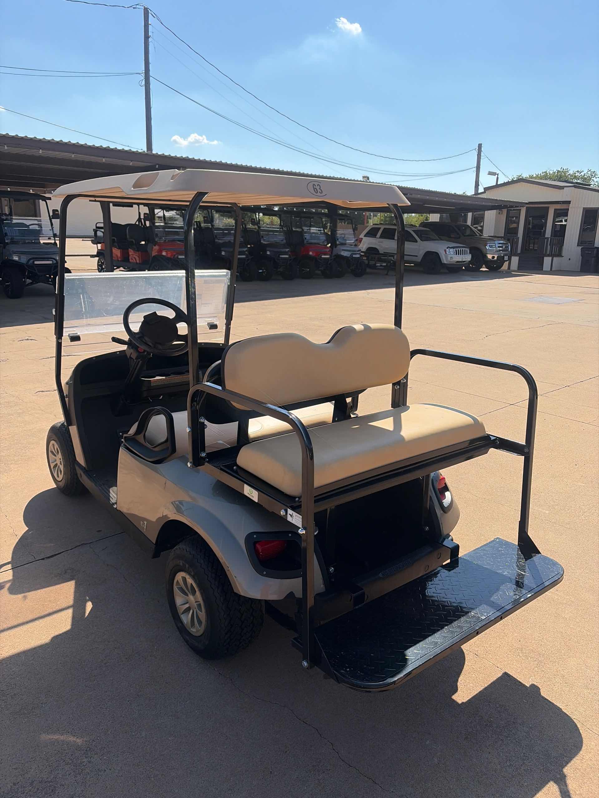 2021 EZGO TXT Champane image 3