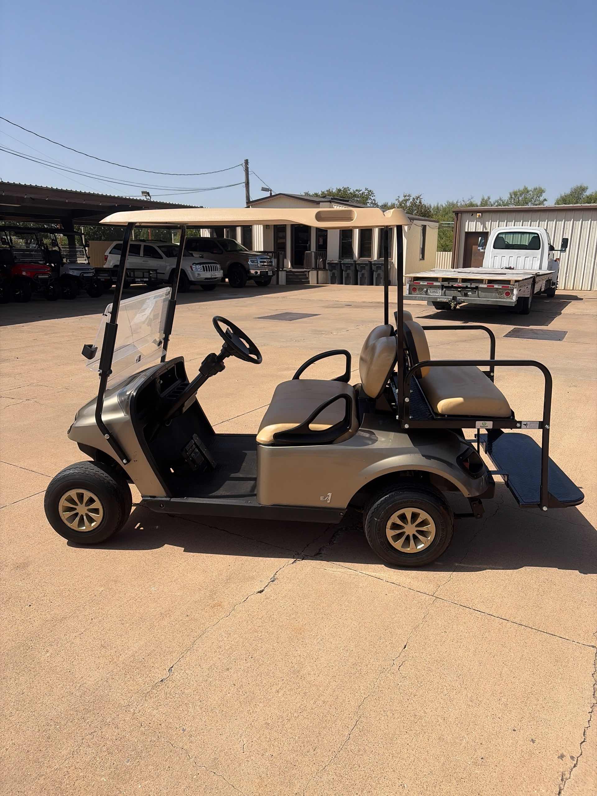 2021 EZGO TXT Champane image 2