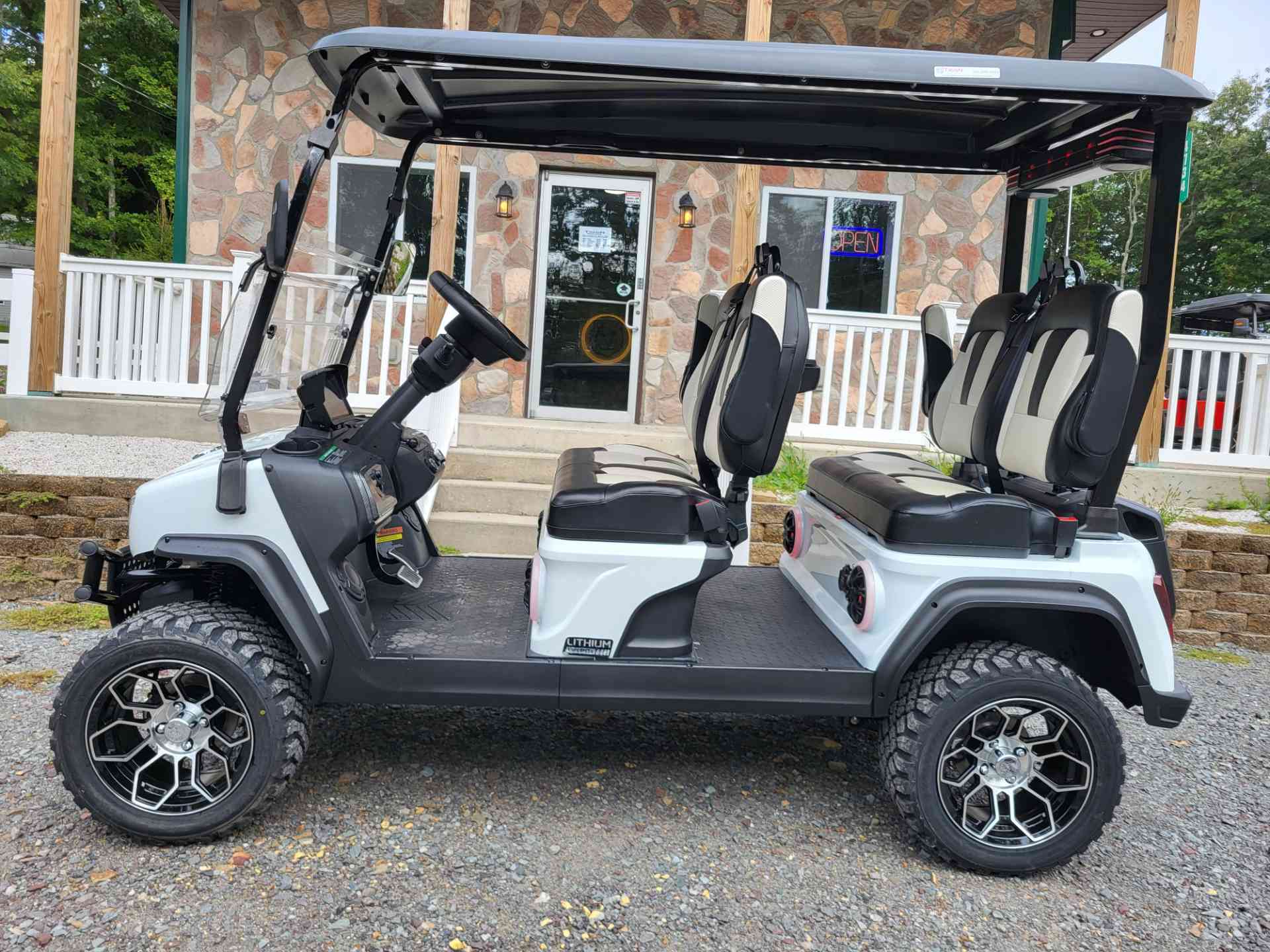2027 Evolution D5 Maverick 4 PLUS White image 2