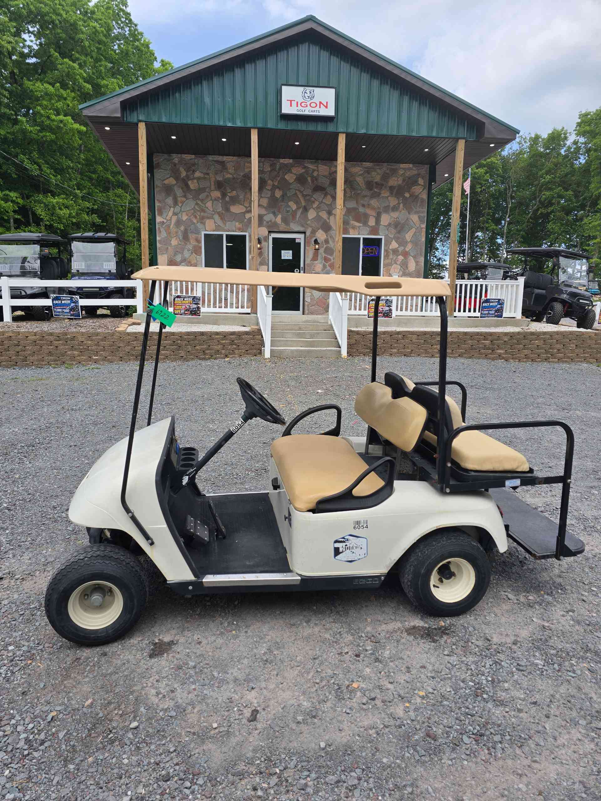 2008 EZGO TXT White image 2