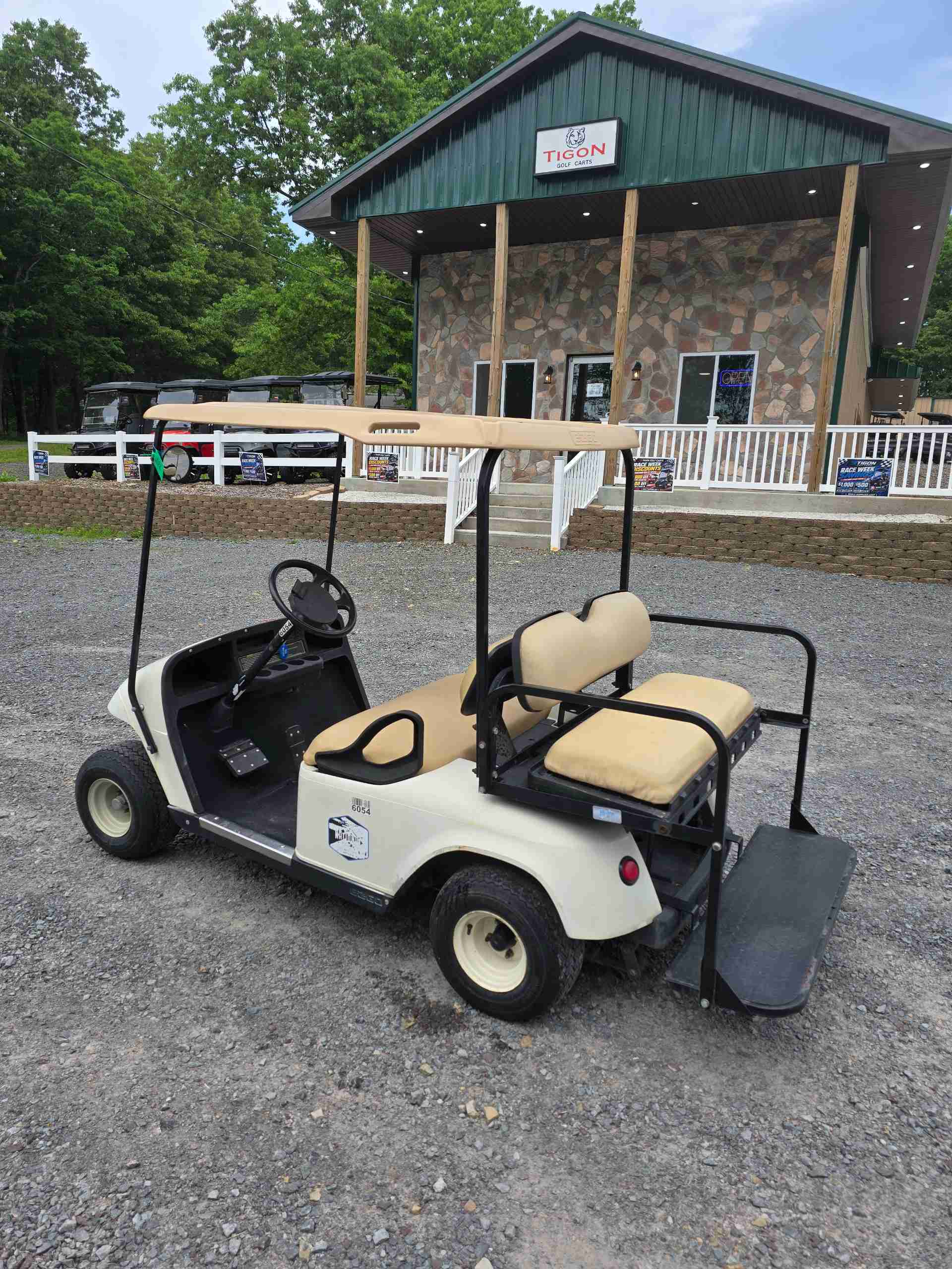 2008 EZGO TXT White image 3