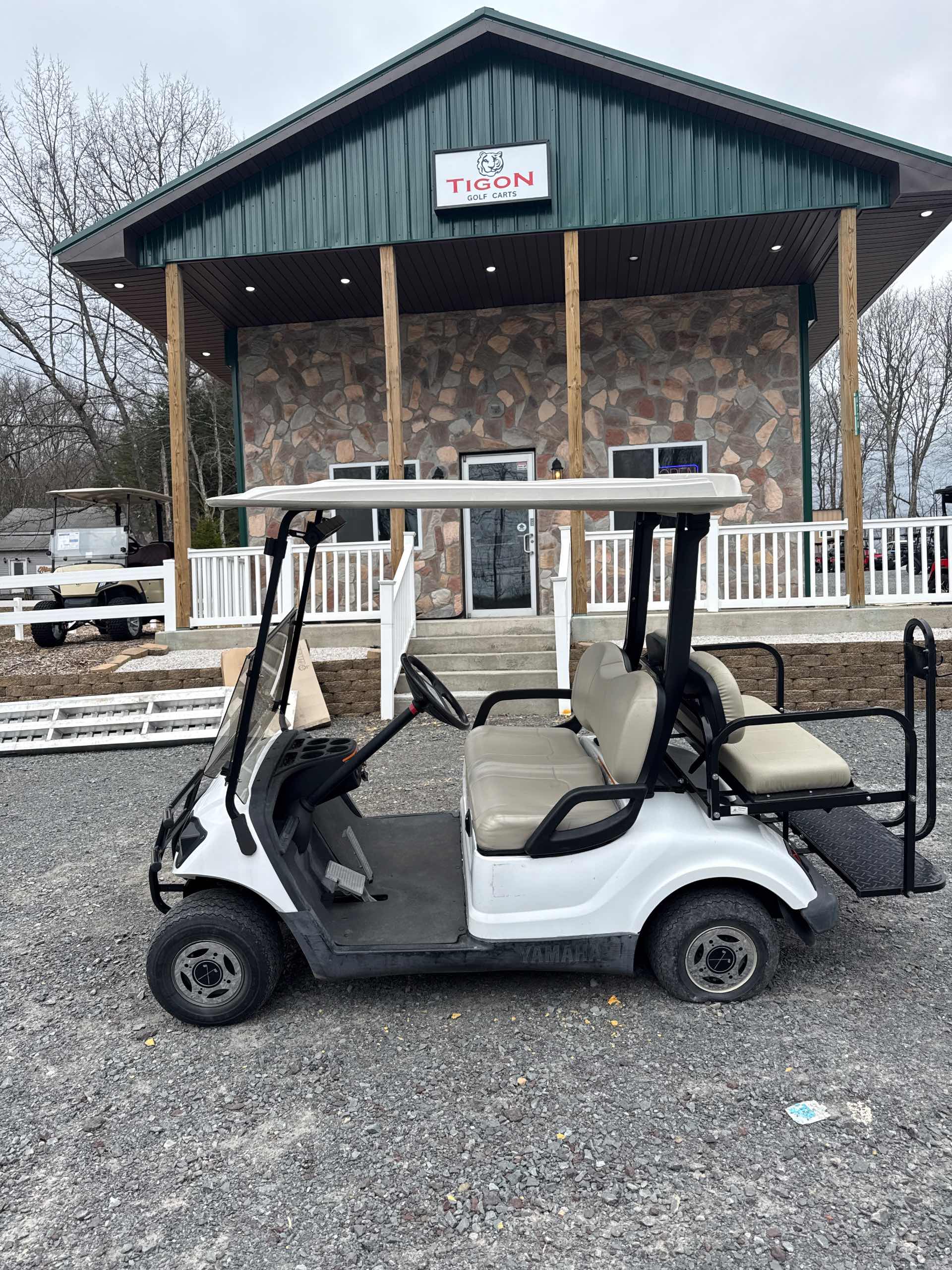 2006 Yamaha G22 White image 2