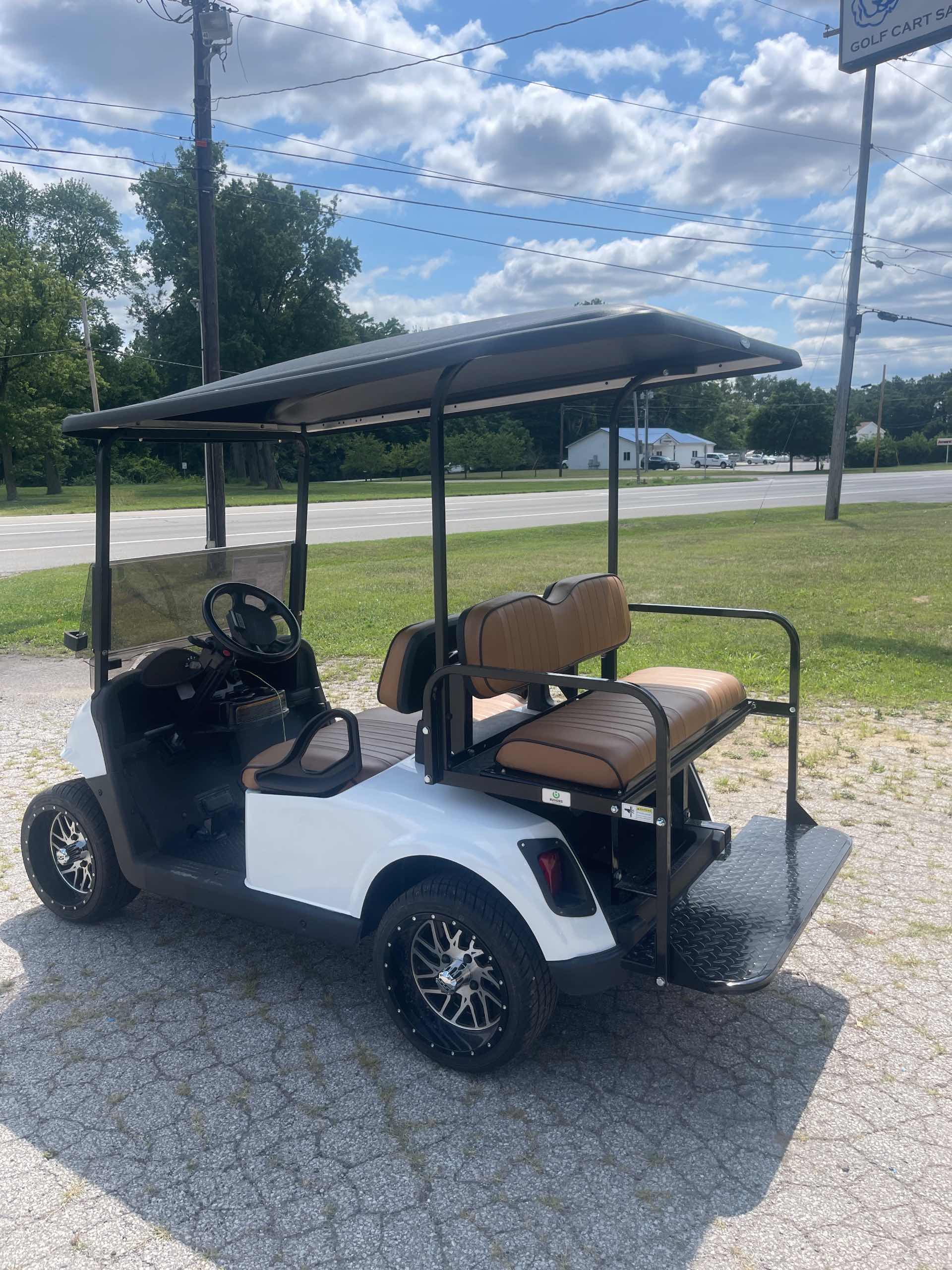 2020 EZGO RXV White image 3