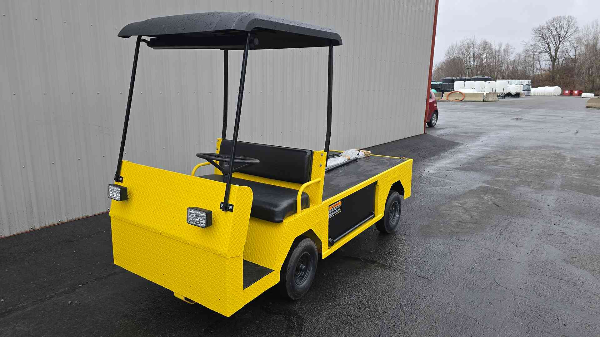 2005 Cushman CUSHMAN® TITAN FLATBED Golf Cart in Yellow