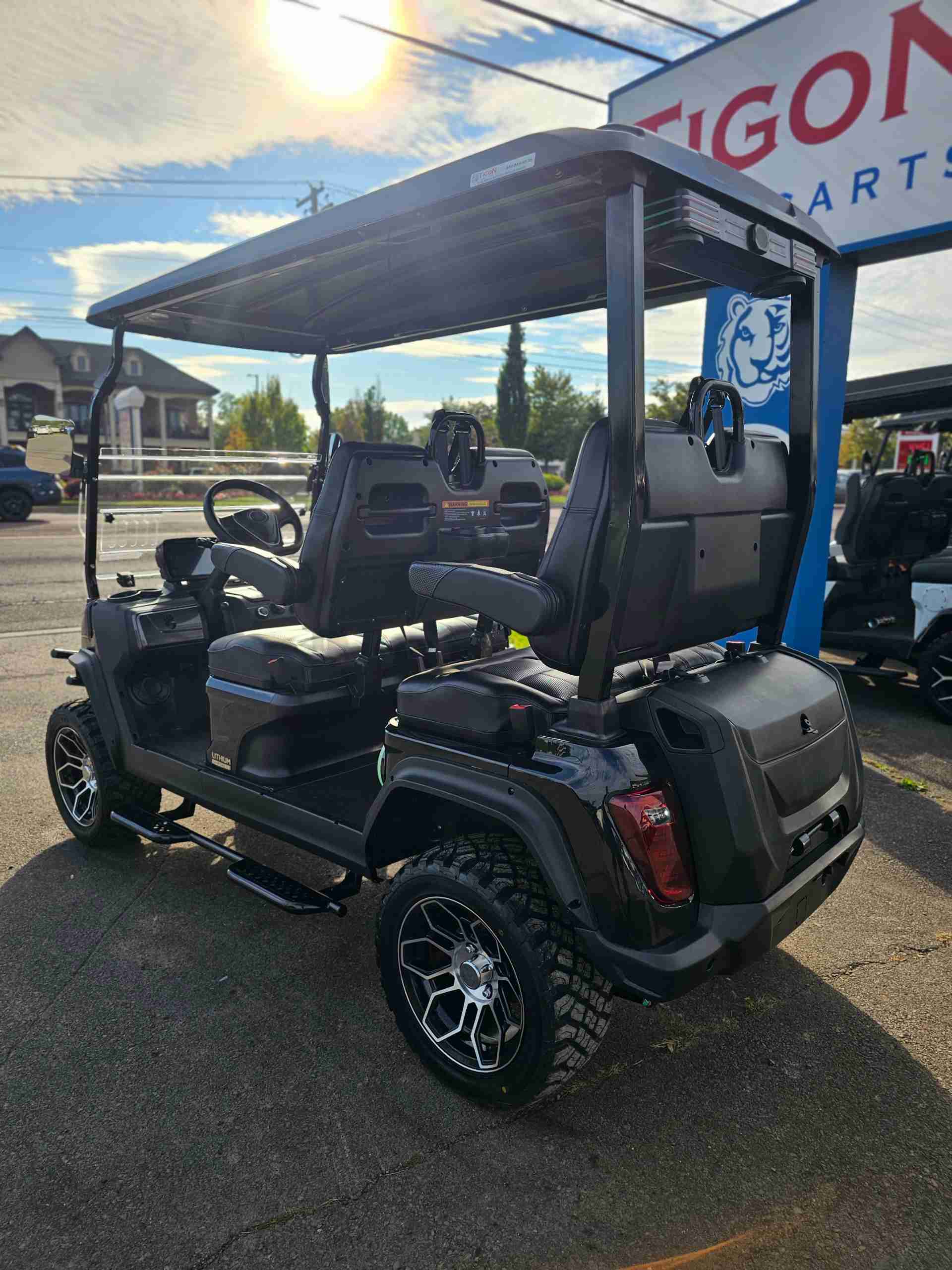 2027 Evolution D5 Maverick 4 PLUS Black Sapphire image 3