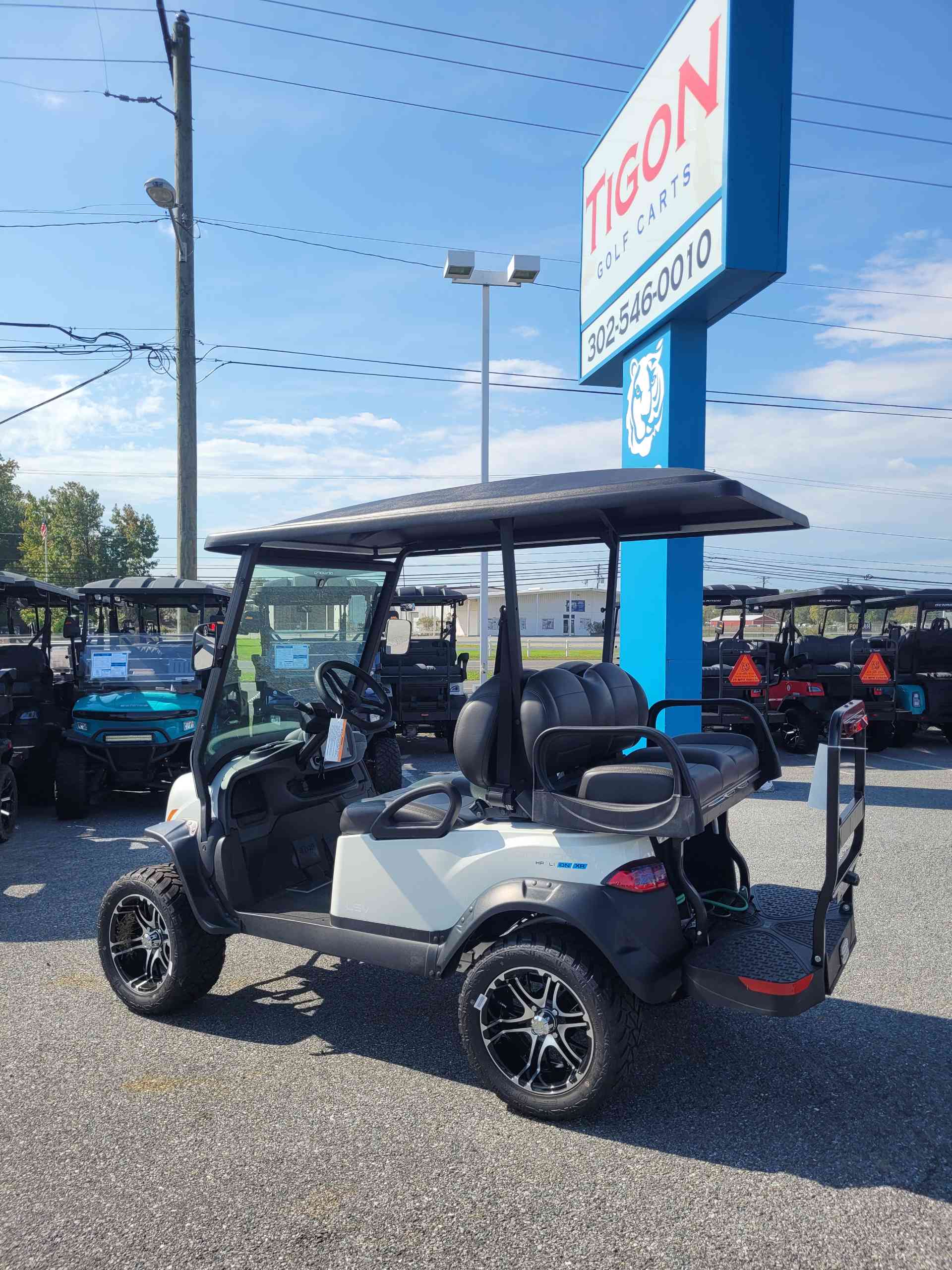 2027 Club Car Onward 4 Passenger (2+2) LSV Glacier White image 3