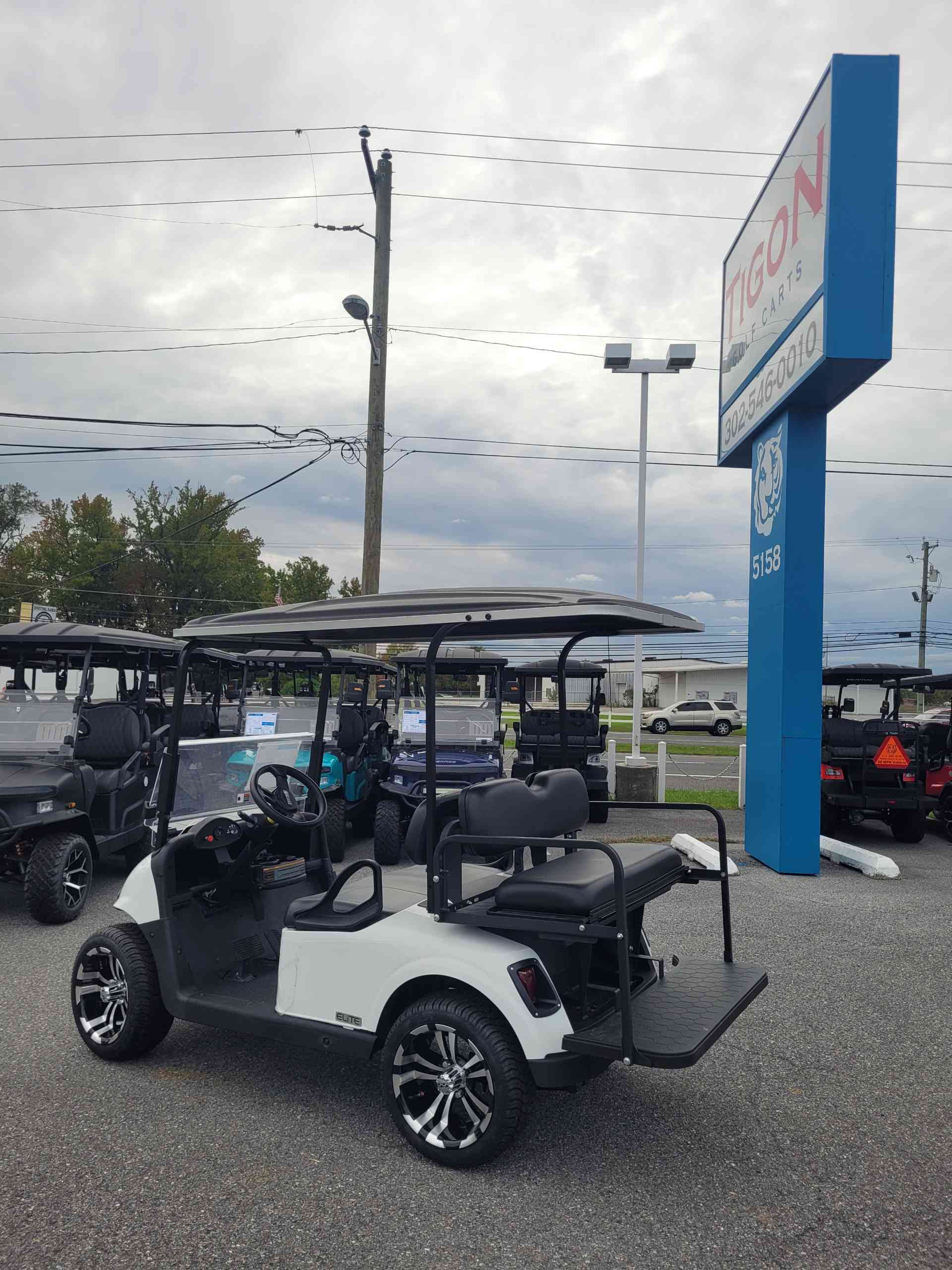 2021 EZGO RXV White image 3