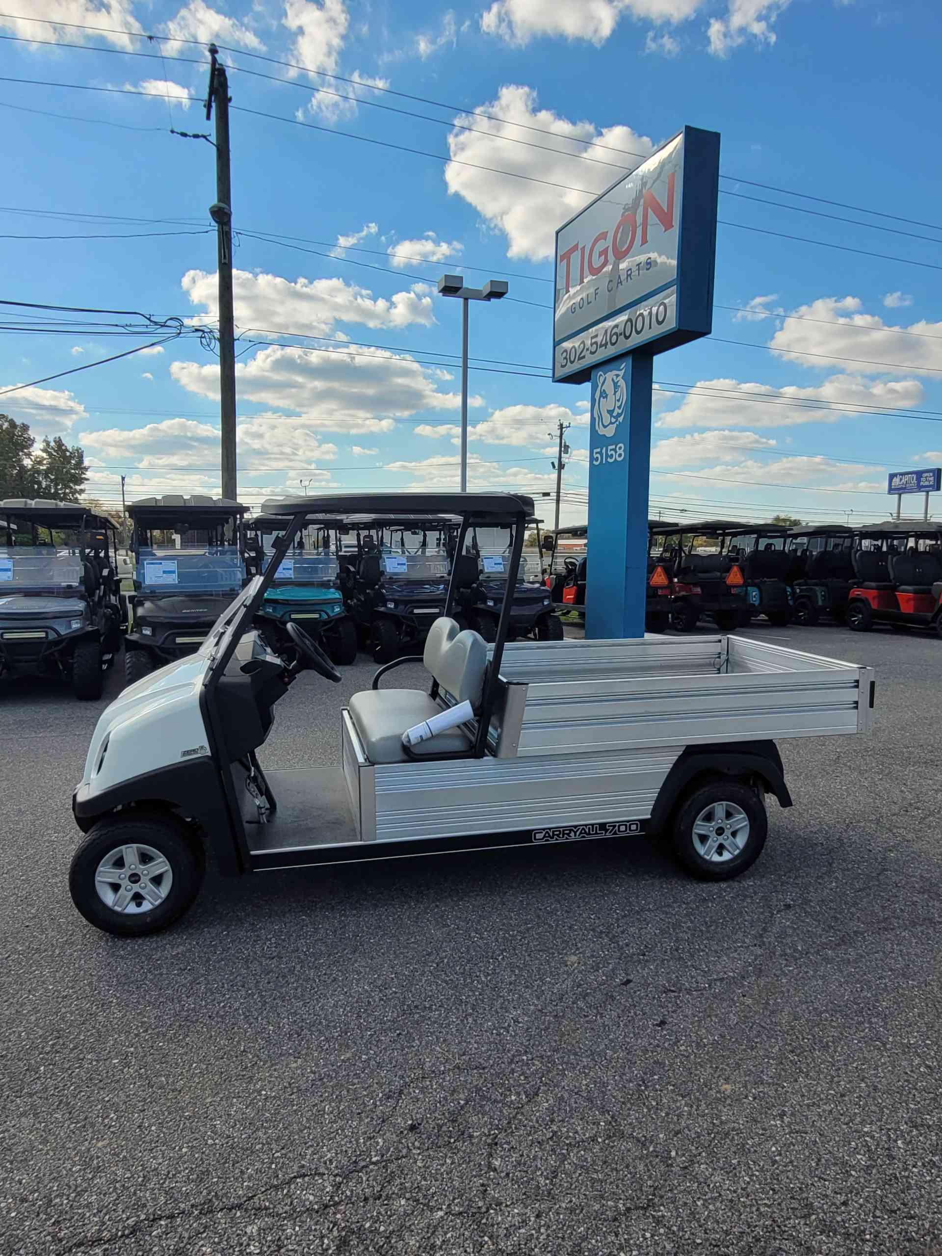 2027 Club Car Carryall 700 Glacier White image 2