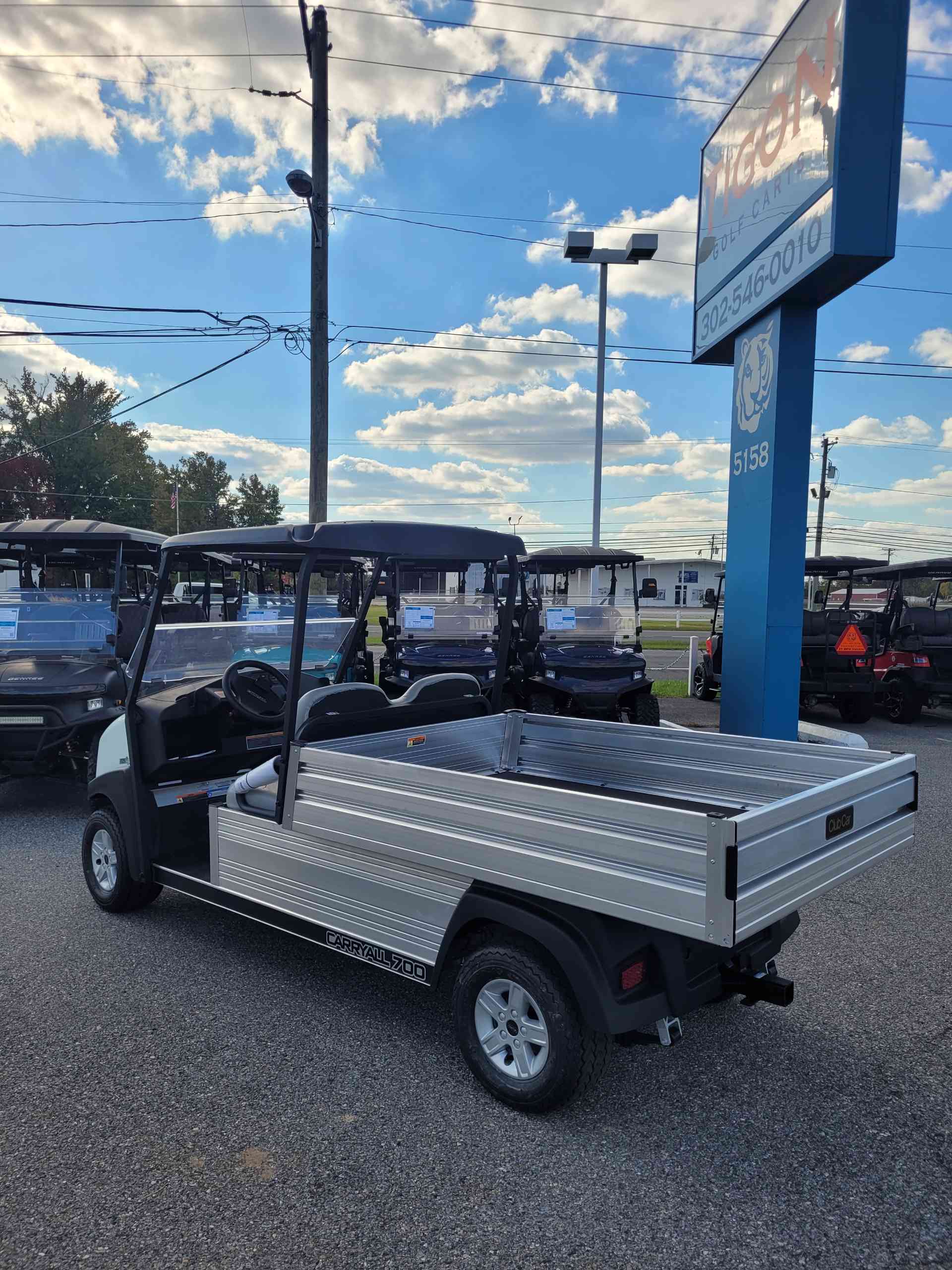 2027 Club Car Carryall 700 Glacier White image 3