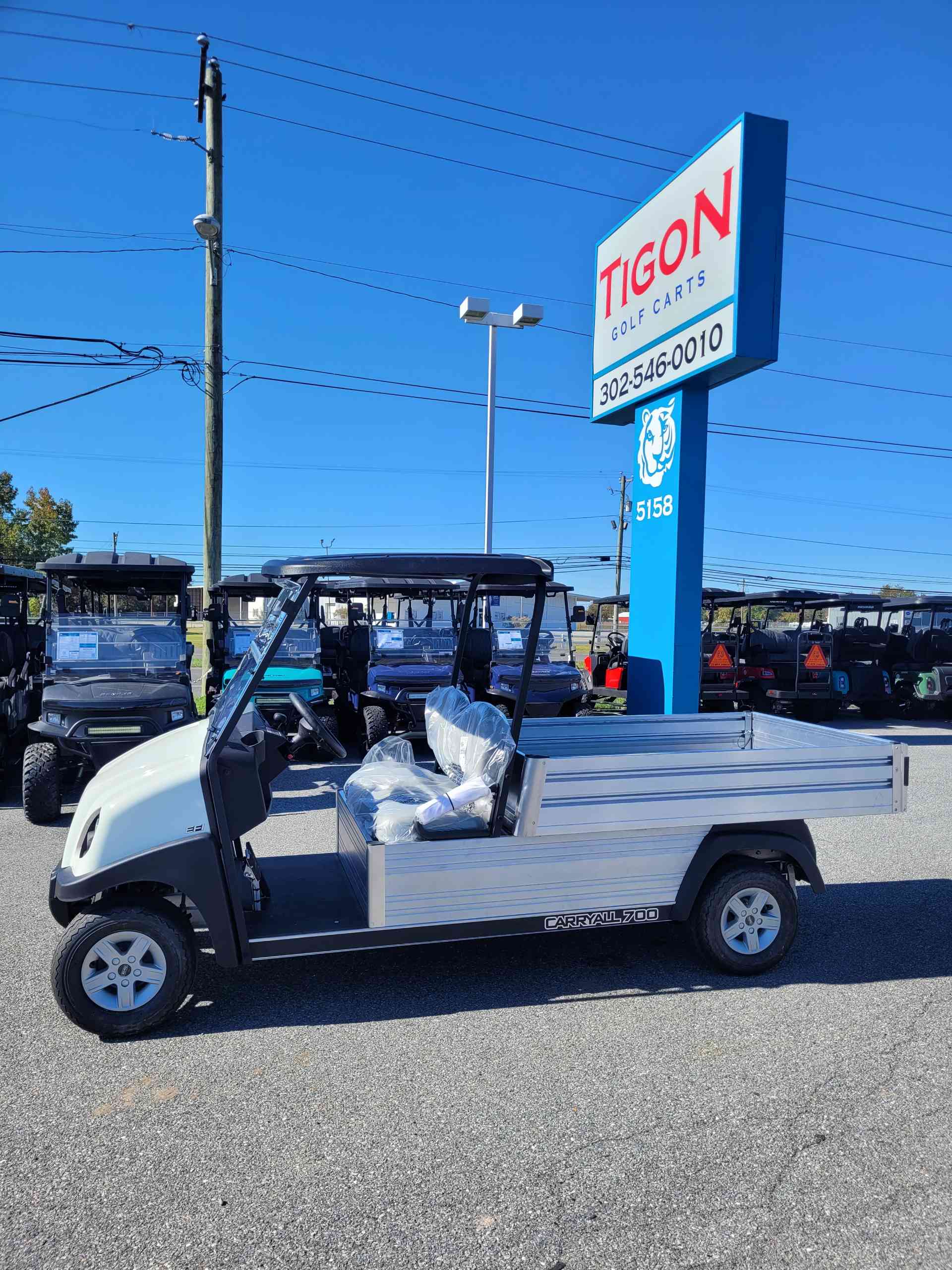 2027 Club Car Carryall 700 Glacier White image 2
