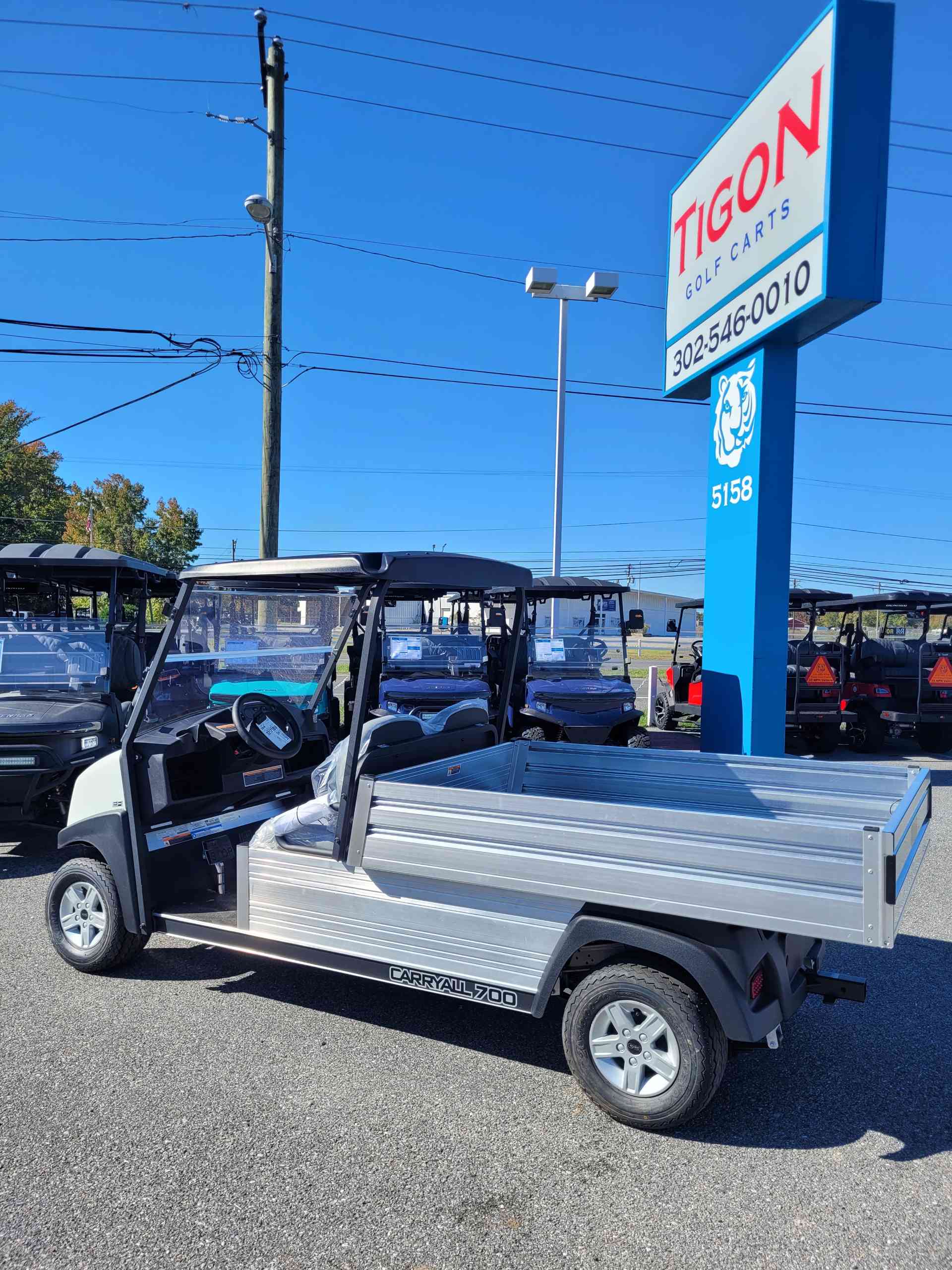 2027 Club Car Carryall 700 Glacier White image 3