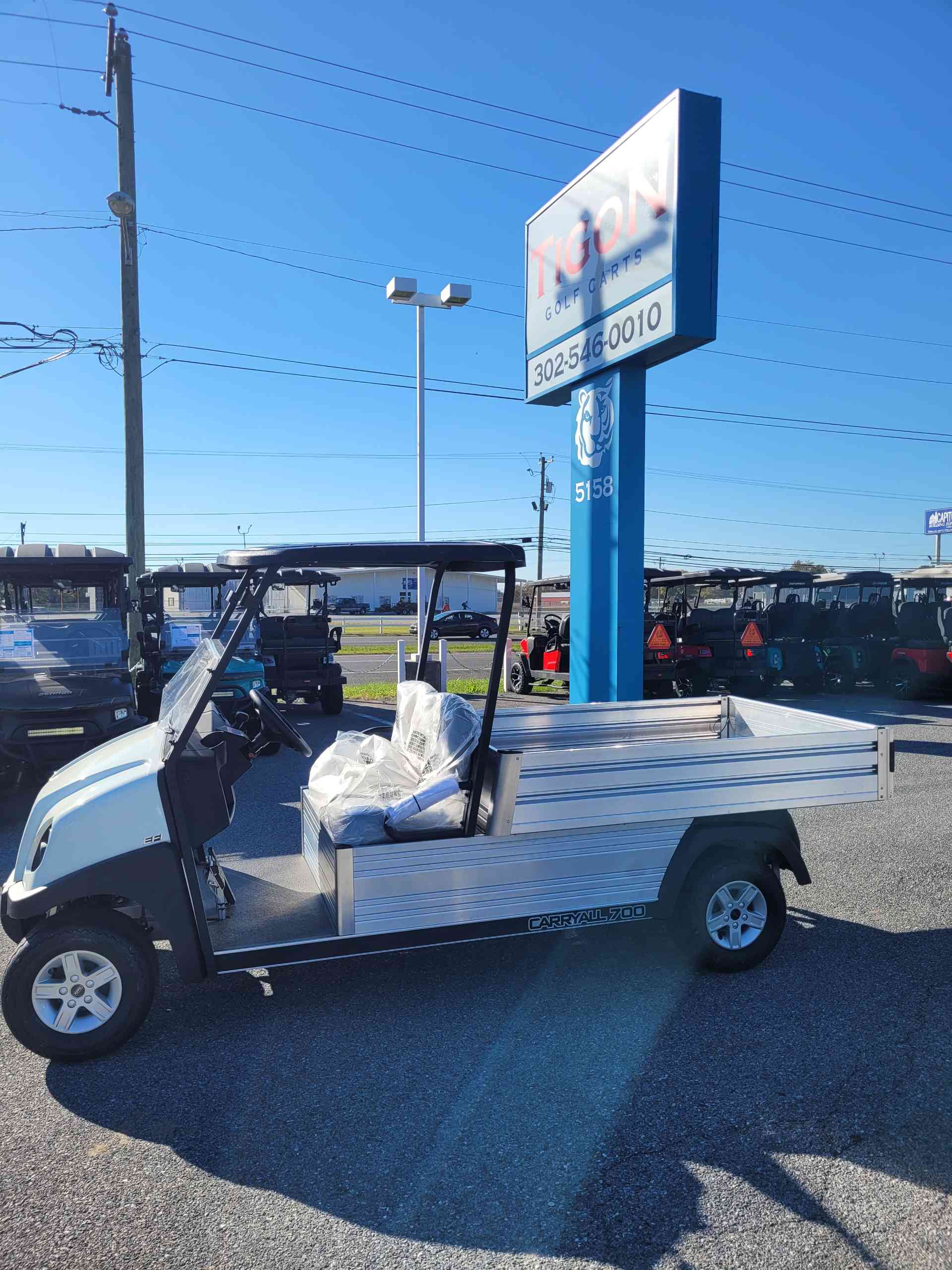 2027 Club Car Carryall 700 Glacier White image 2