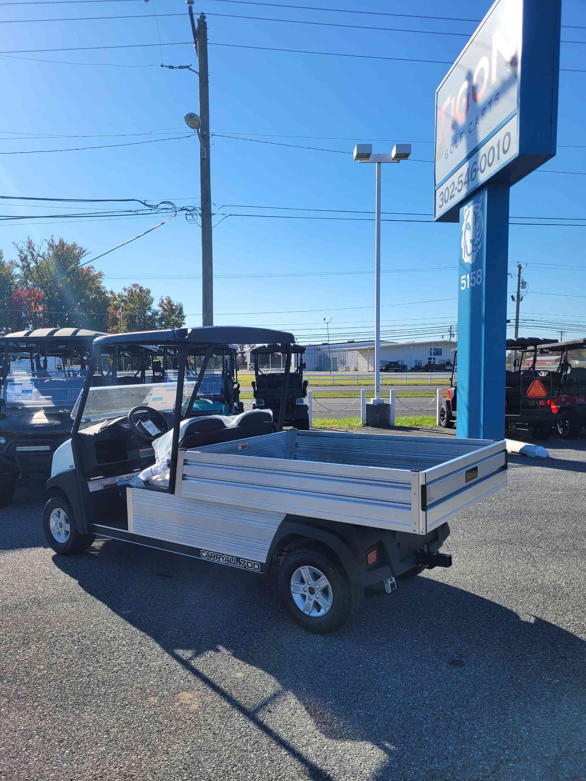 2027 Club Car Carryall 700 Glacier White image 3