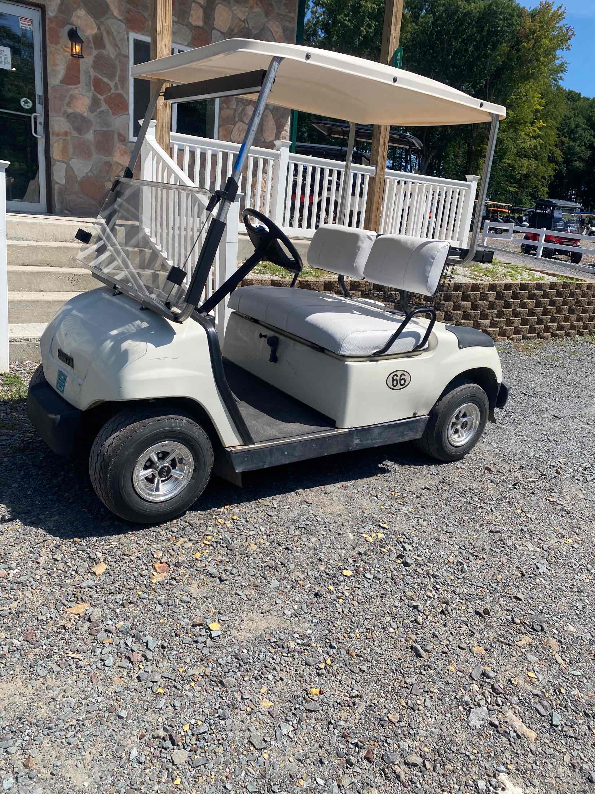 1999 Yamaha G16 White