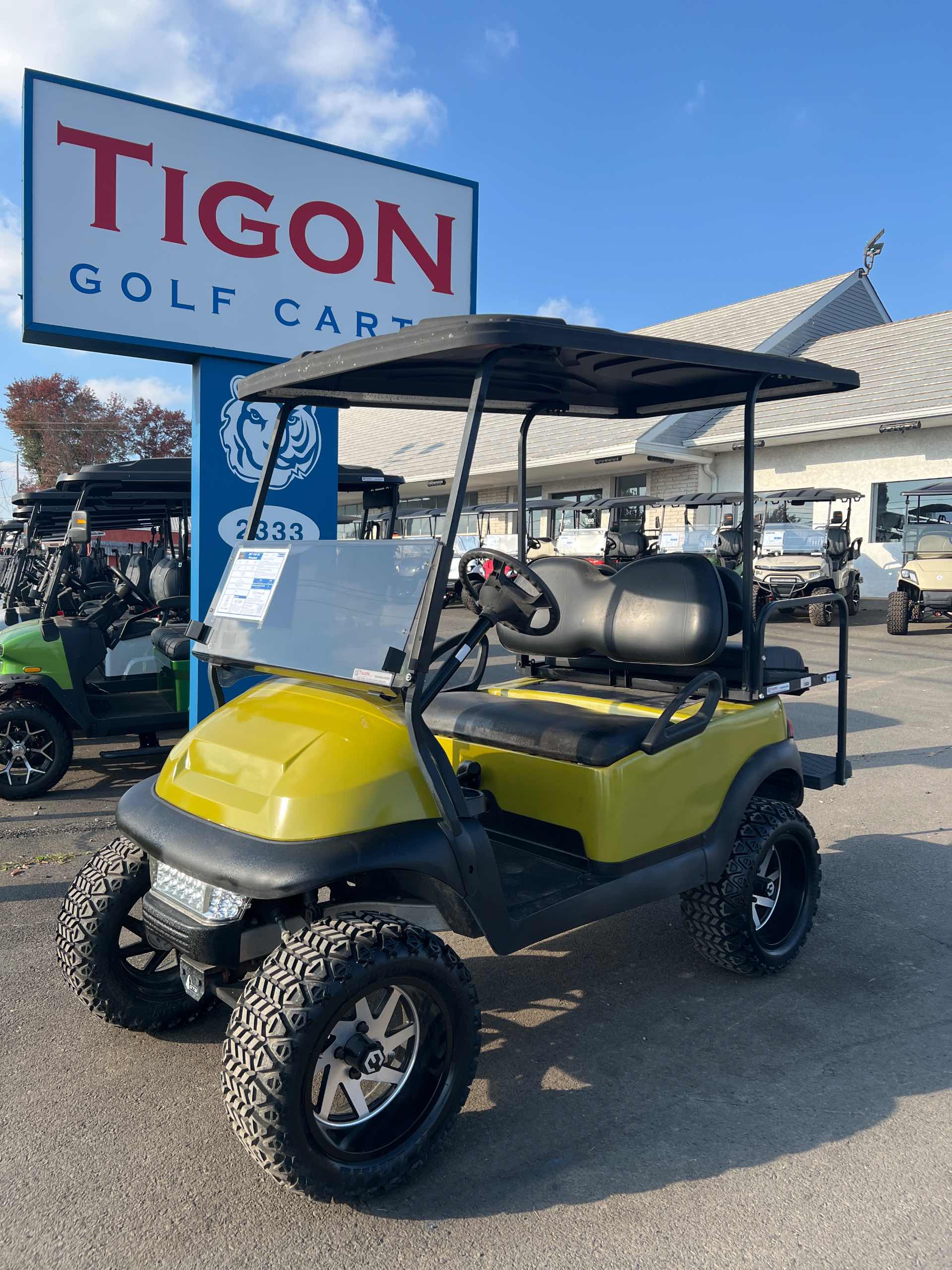 2007 Club Car Precedent in Green Golf Cart