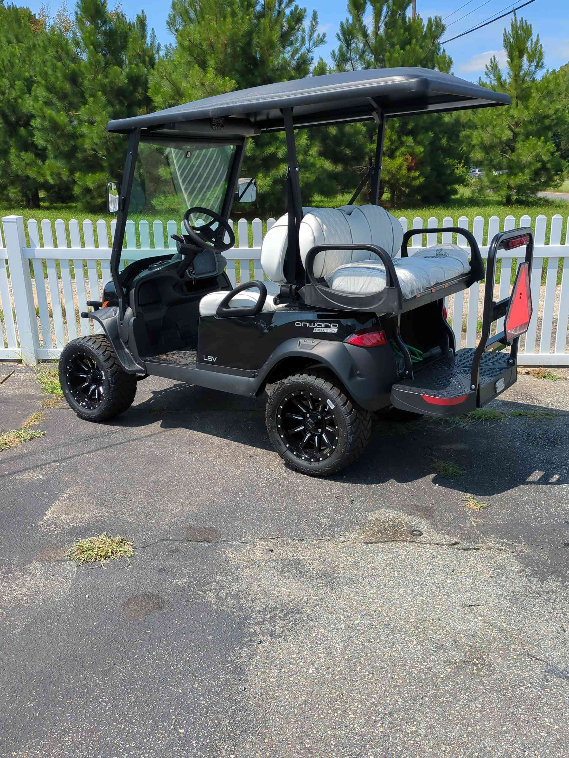 2027 Club Car Onward 4 Passenger (2+2) LSV Black image 2