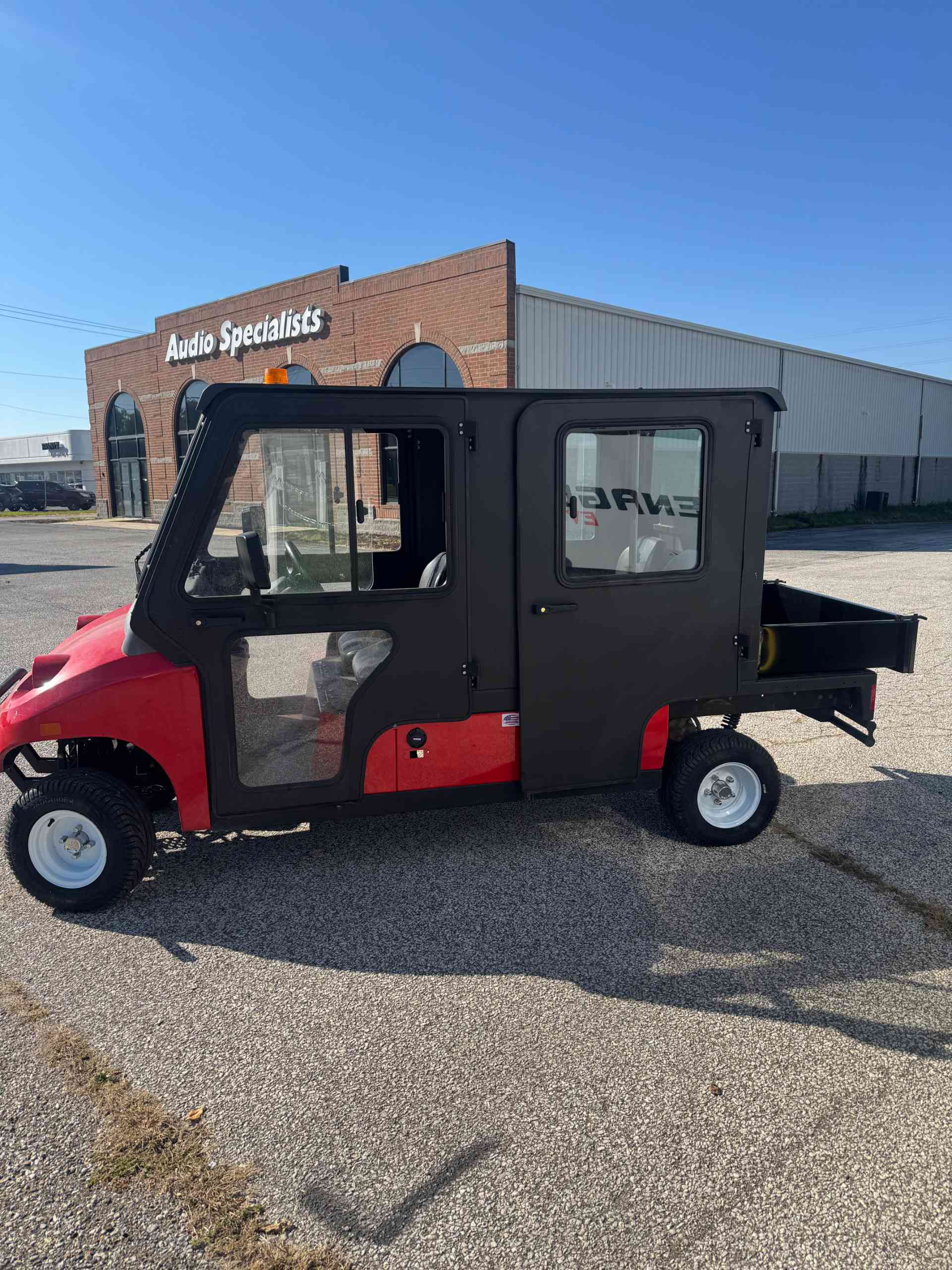 2020 COLUMBIA UTILITRUCK 100 Red image 2